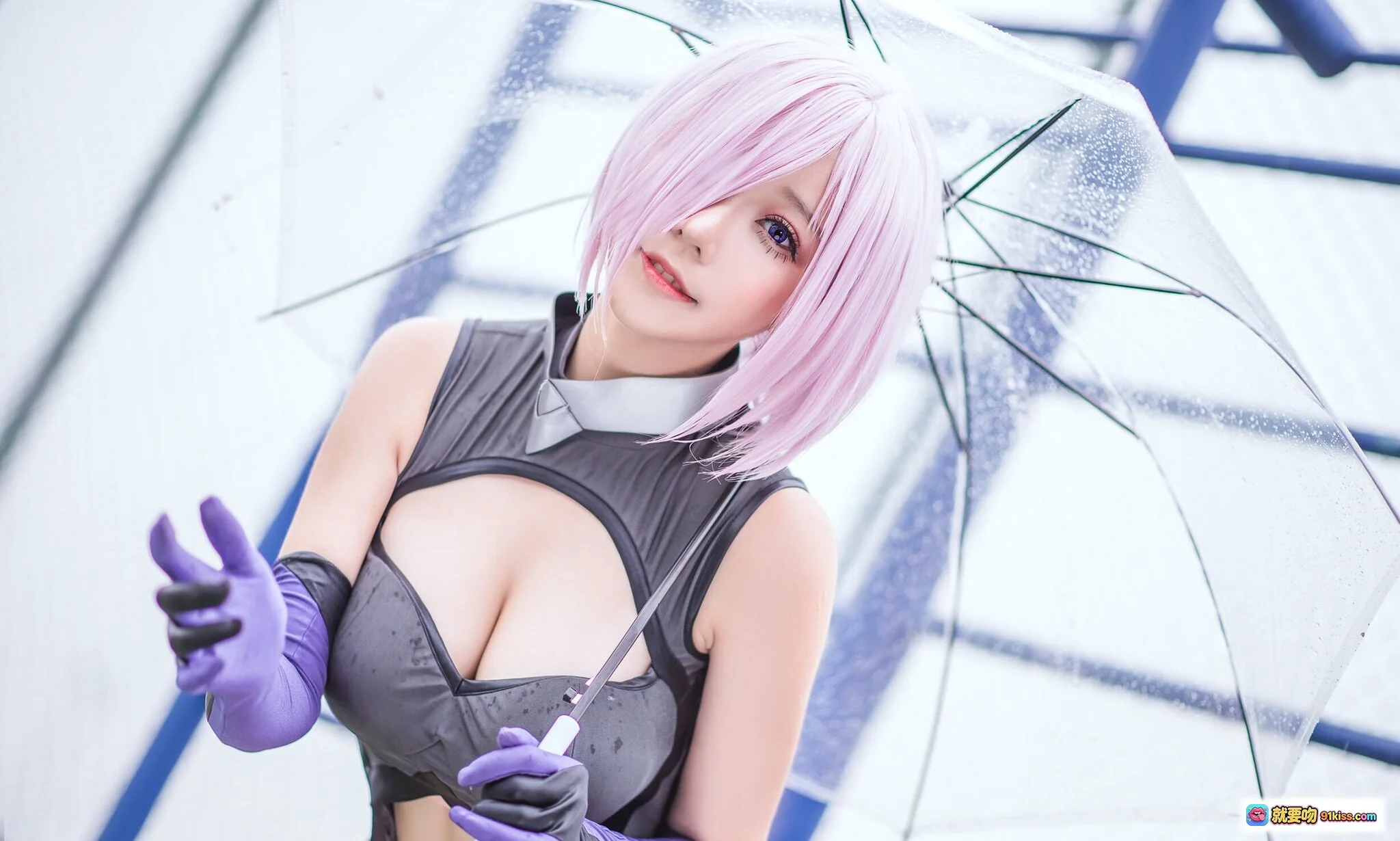 菌烨tako NO.006 玛修·基列莱特 Cosplay 粉发少女 透明雨伞 紫色手套 黑灰制服 54P高清写真集 - 就要吻