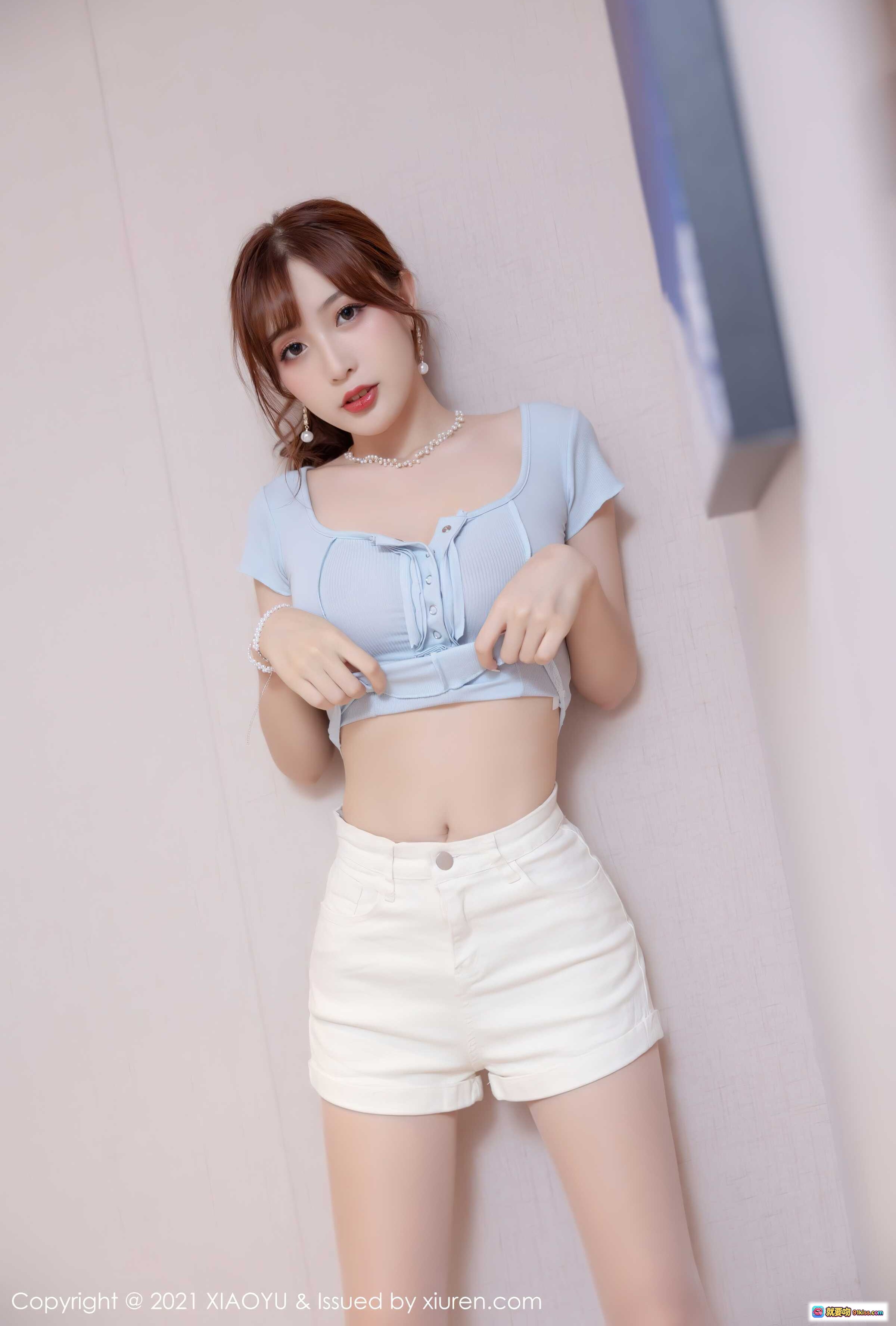 图片[10] - 林星阑2021写真Vol.657 | 浅蓝短袖+米白短裤+肉色丝袜+高跟鞋 | 门框姿势优雅性感 | XIAOYU摄影 - 就要吻