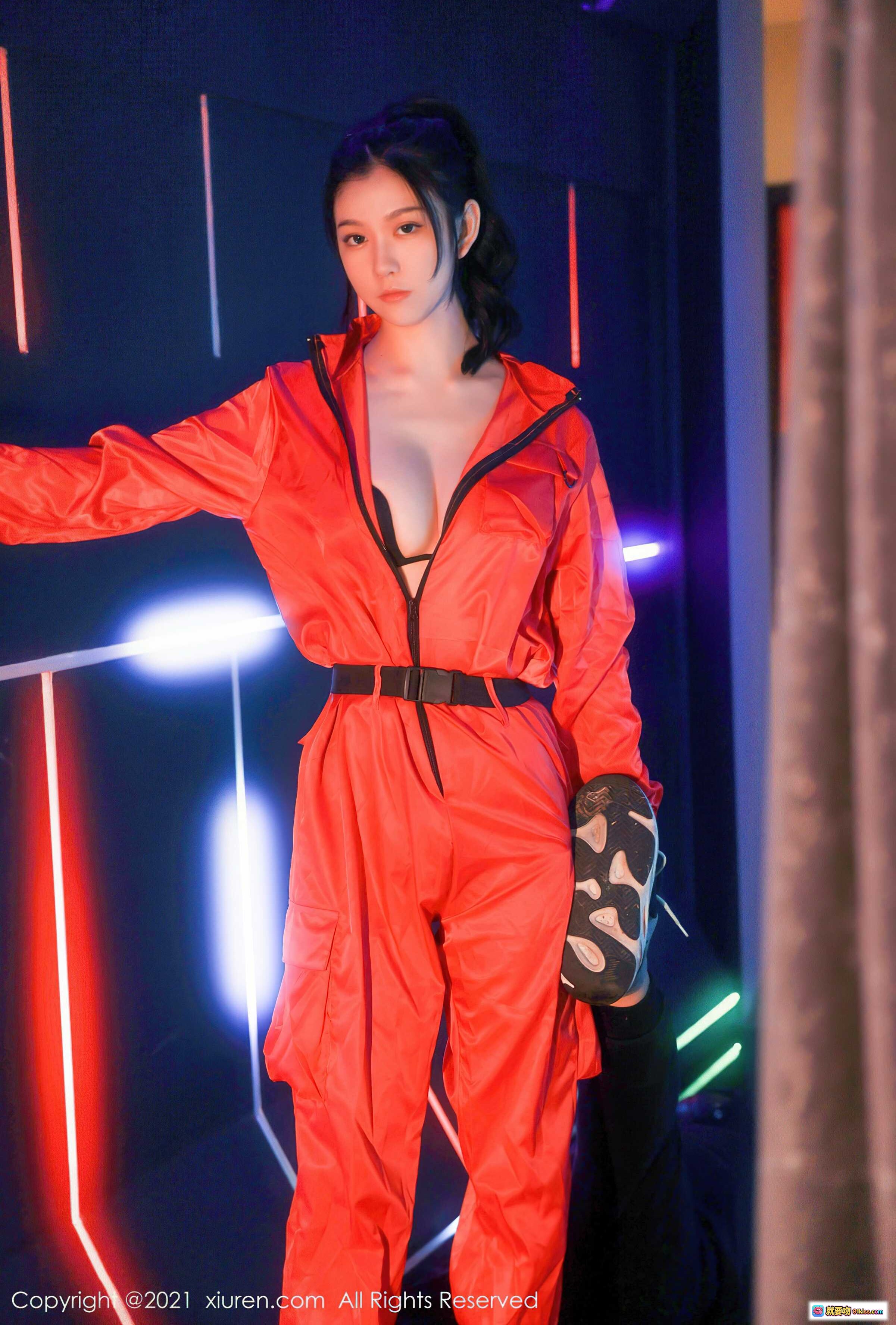 图片[9] - 李雅柔红色连体衣科幻走廊写真｜霓虹灯效未来感造型｜秀人网2021.11.25 No.4266 - 就要吻