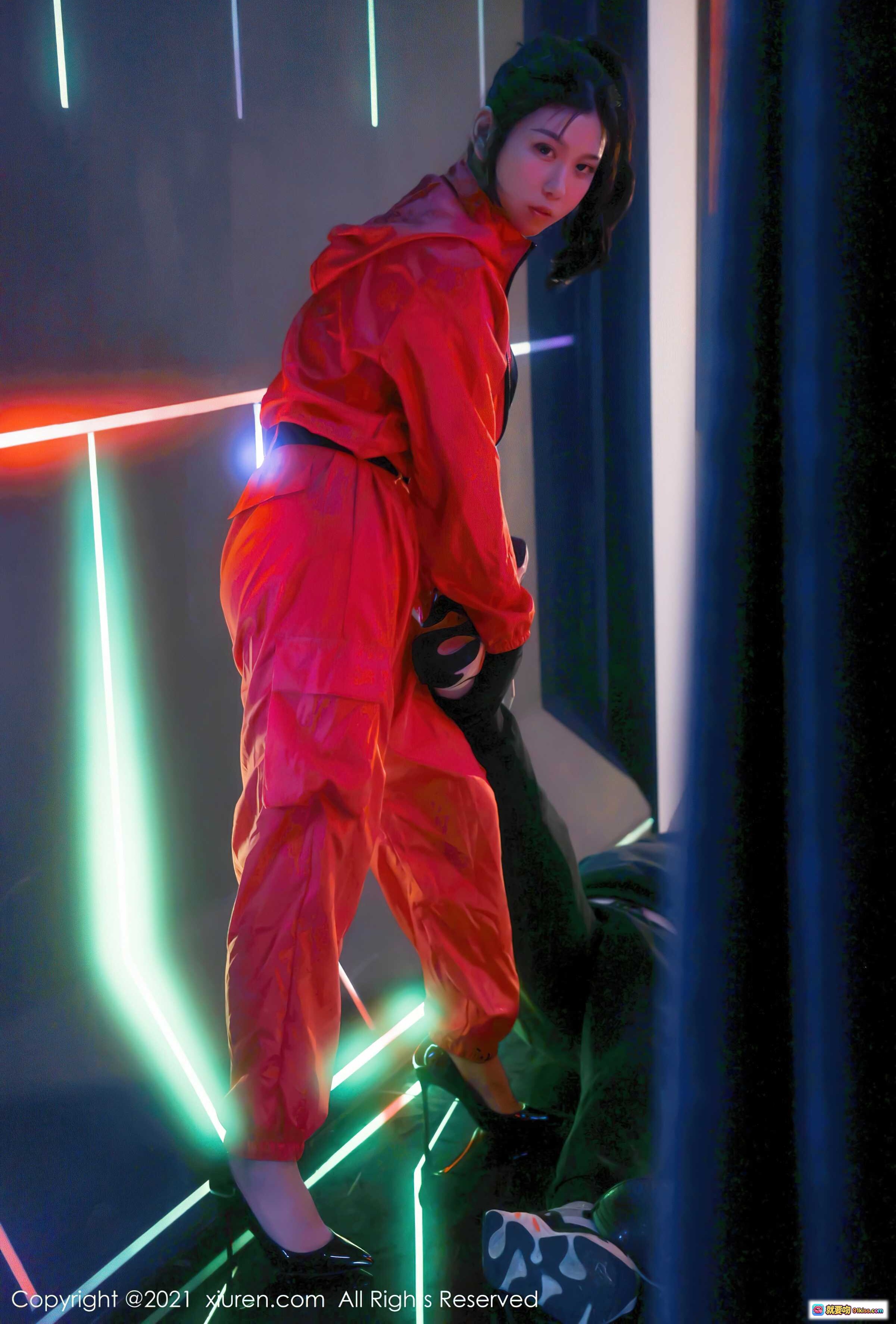 图片[7] - 李雅柔红色连体衣科幻走廊写真｜霓虹灯效未来感造型｜秀人网2021.11.25 No.4266 - 就要吻