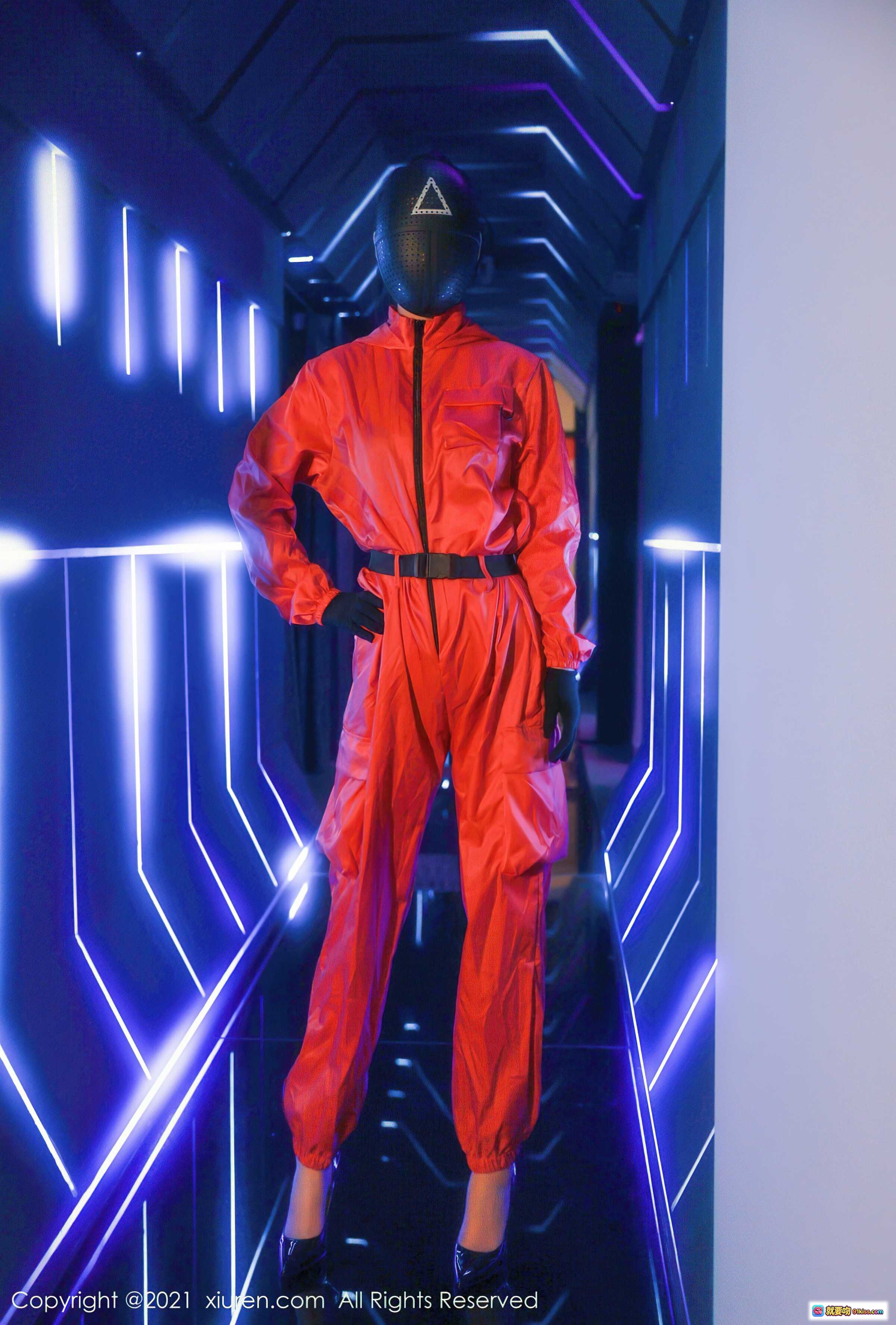 李雅柔红色连体衣科幻走廊写真｜霓虹灯效未来感造型｜秀人网2021.11.25 No.4266 - 就要吻