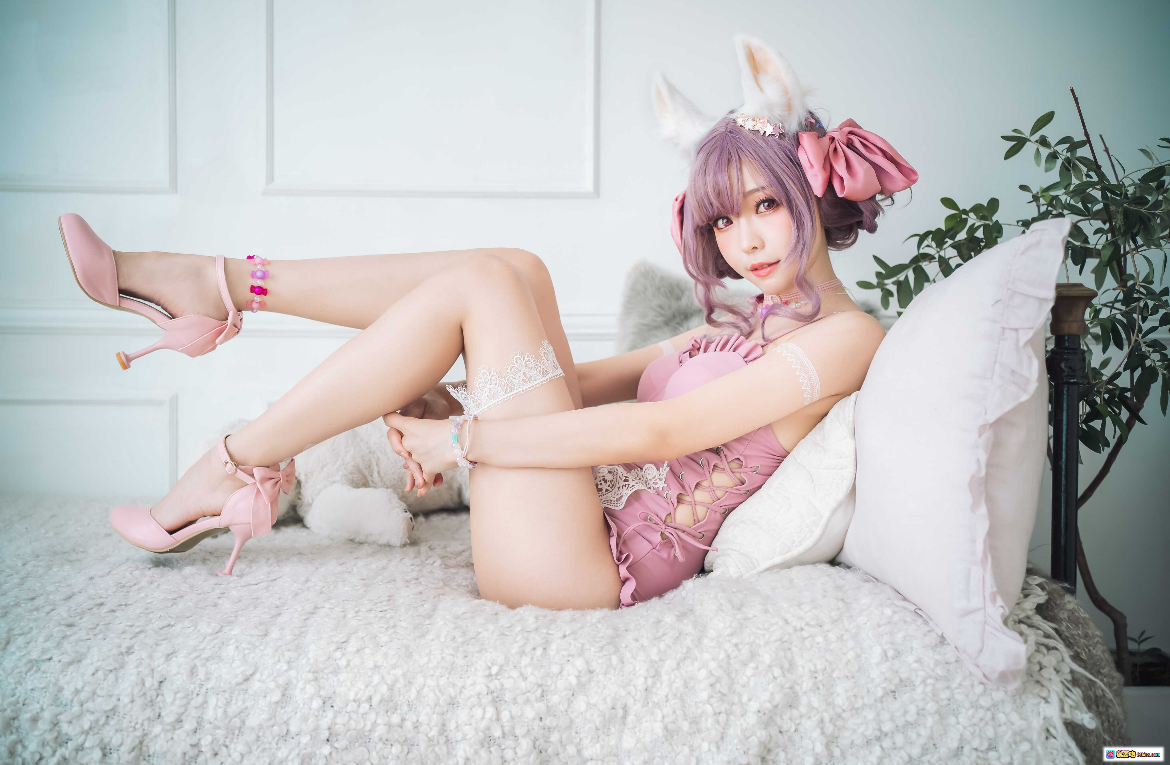 图片[2] - ElyEE子 NO.083 Fluffy Summer 粉色原创泳装写真 甜美兔耳少女卧室私房照 54P高清图集 - 就要吻