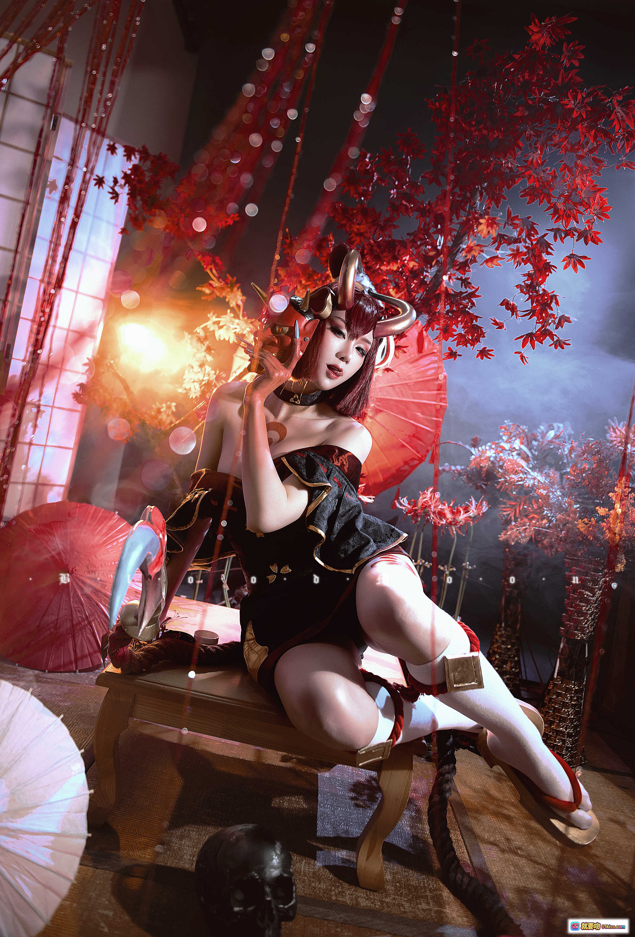 图片[7] - 猩红之月伊芙琳COS写真｜瓦斯塔亚小龙虾001｜暗黑系性感女妖｜红发角饰胸纹造型｜12P高清美图 - 就要吻