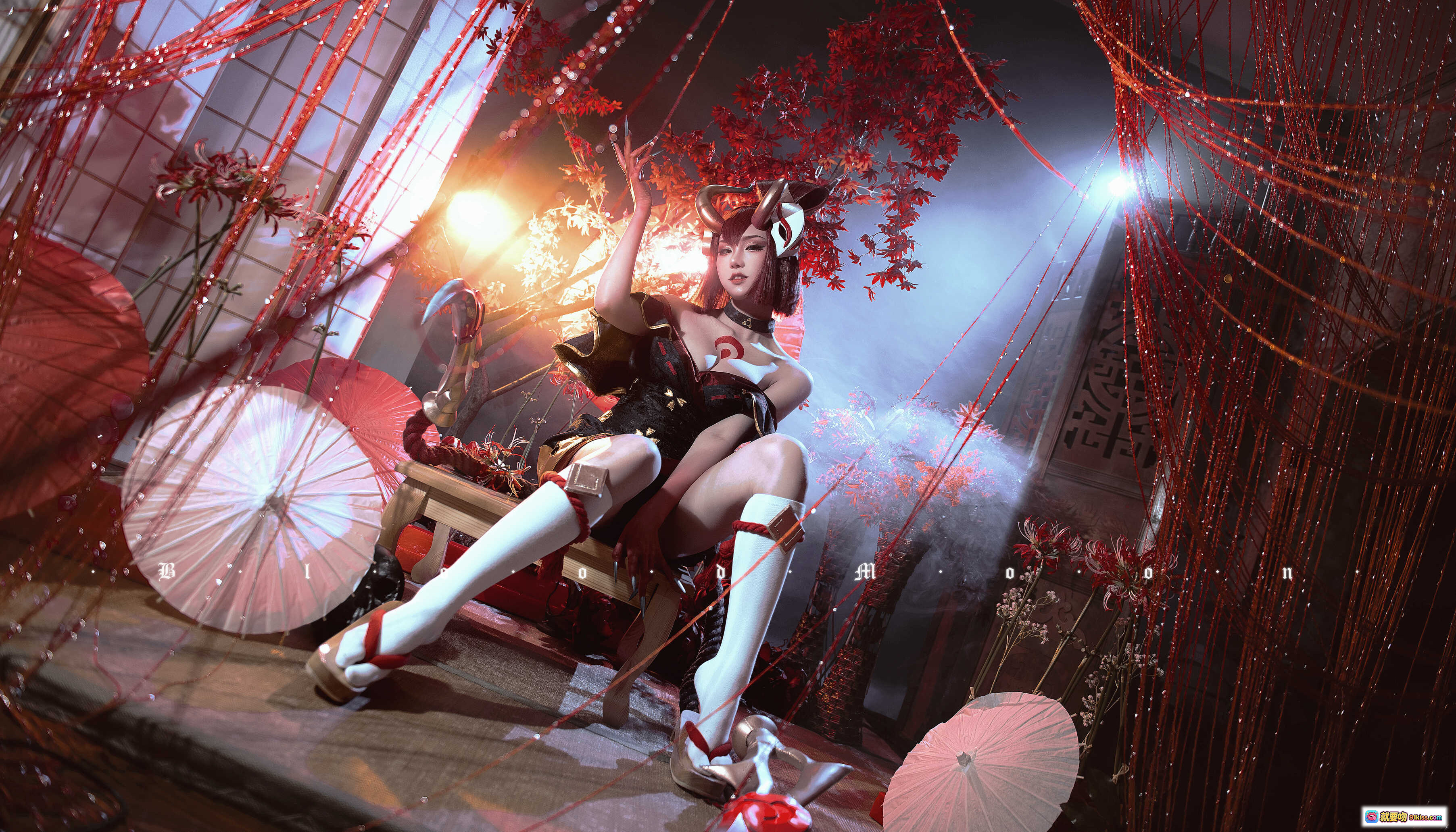 图片[2] - 猩红之月伊芙琳COS写真｜瓦斯塔亚小龙虾001｜暗黑系性感女妖｜红发角饰胸纹造型｜12P高清美图 - 就要吻