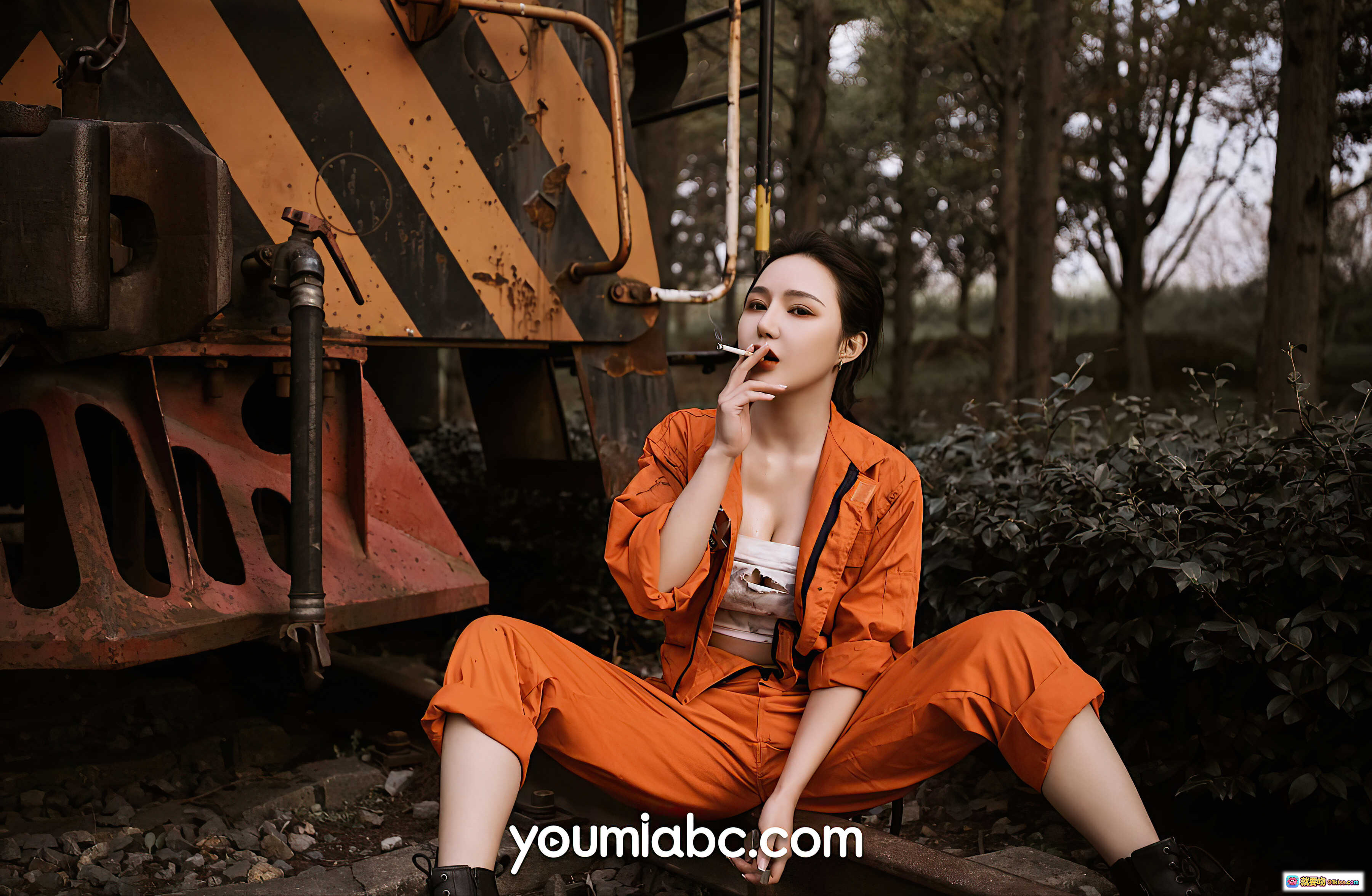 图片[4] - YouMi尤蜜2021.08.08文静儿橙色工装写真 火热维修作业户外铁轨场景自然光人像摄影 - 就要吻