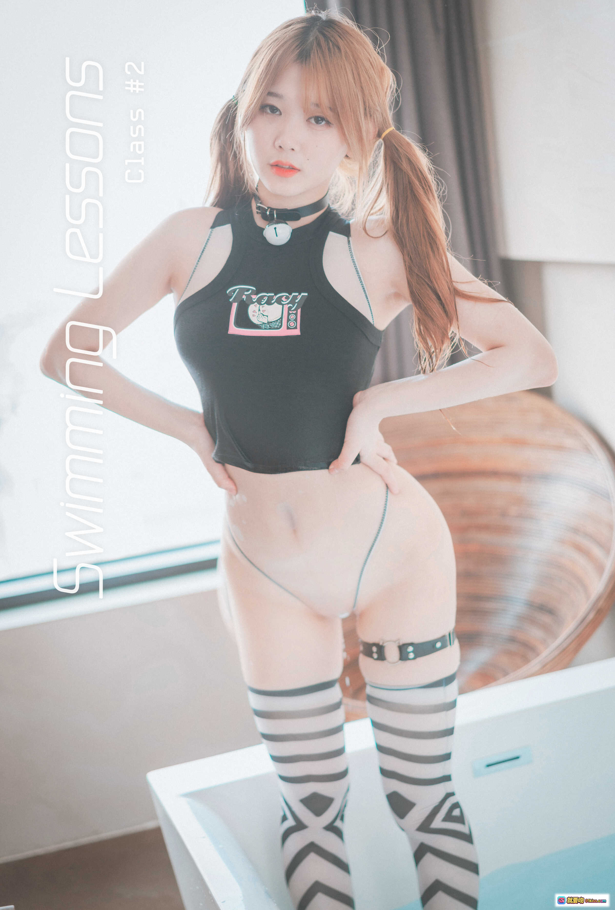 韩国妹子ZIA NO.003泳装写真｜Swimming Lessons #2｜双马尾黑吊带+条纹长袜性感造型 - 就要吻