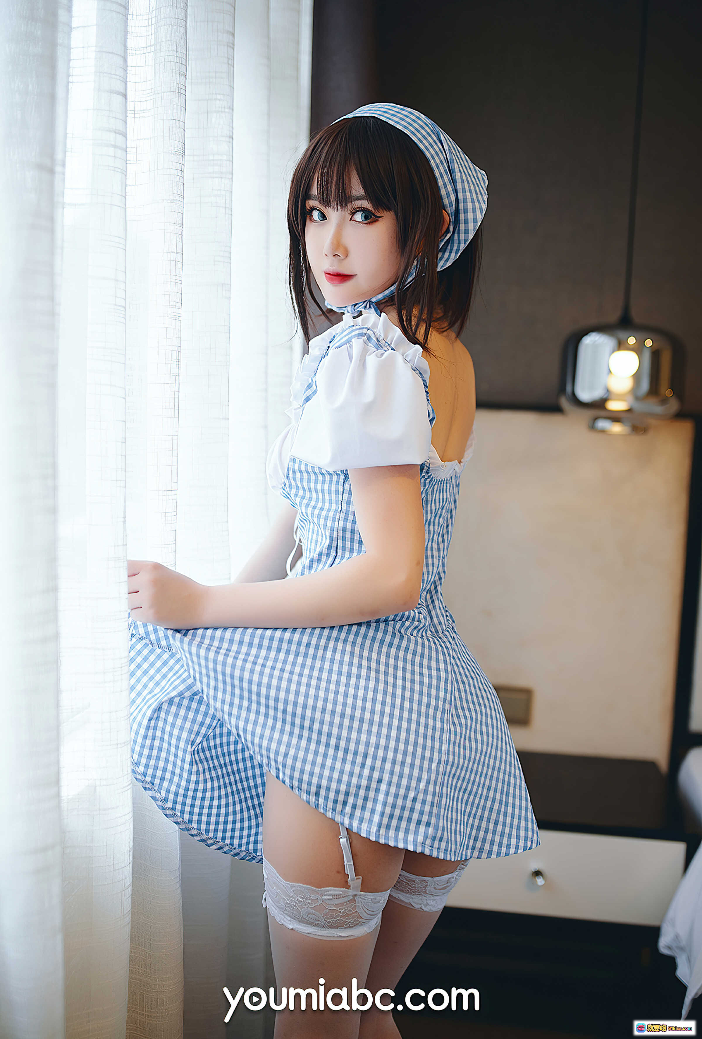图片[6] - YouMi尤蜜2021.01.13庄园女仆写真｜蓝白格子裙+蕾丝边+高跟鞋+美腿坐姿｜高清30P私房图集 - 就要吻