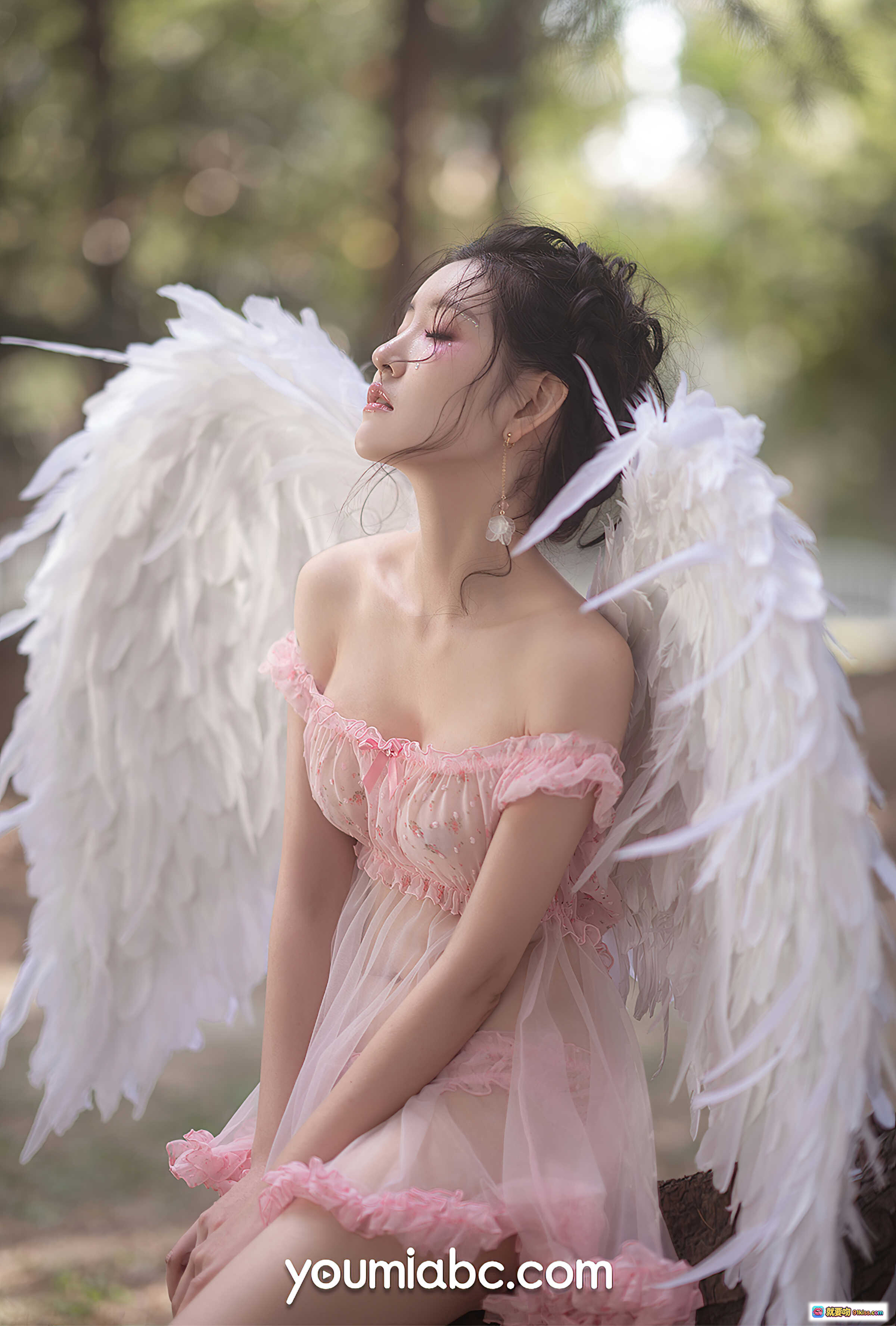 图片[1] - 粉天使沈梦瑶森林写真｜白色羽翼仙女裙｜梦幻唯美外景人像｜YouMi尤蜜2021.04.14 - 就要吻