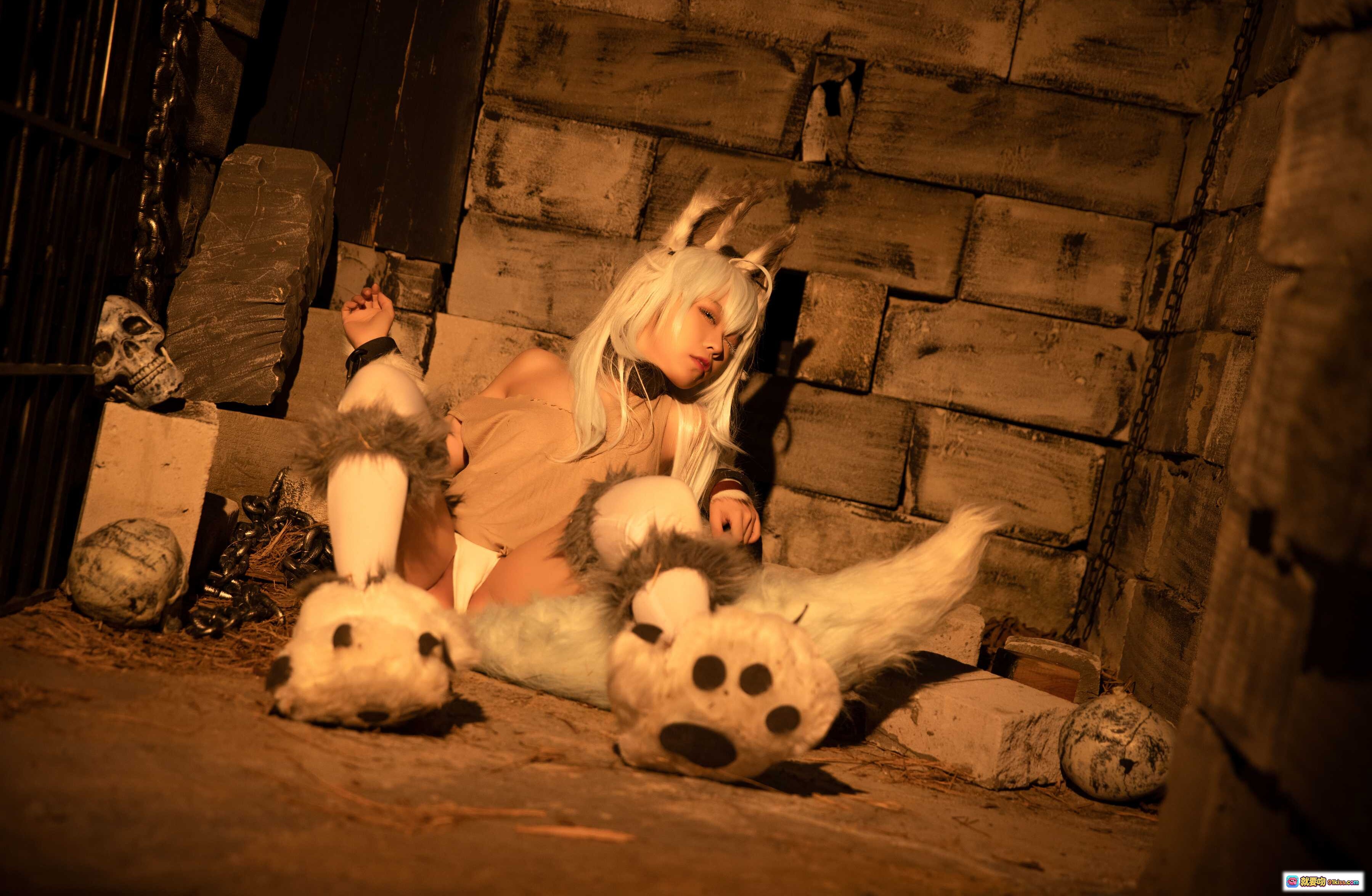 图片[10] - G44不会受伤 NO.053 刹那常服地牢写真 白发兔耳少女 皮革束缚 暗黑废墟场景 42P高清图集 - 就要吻