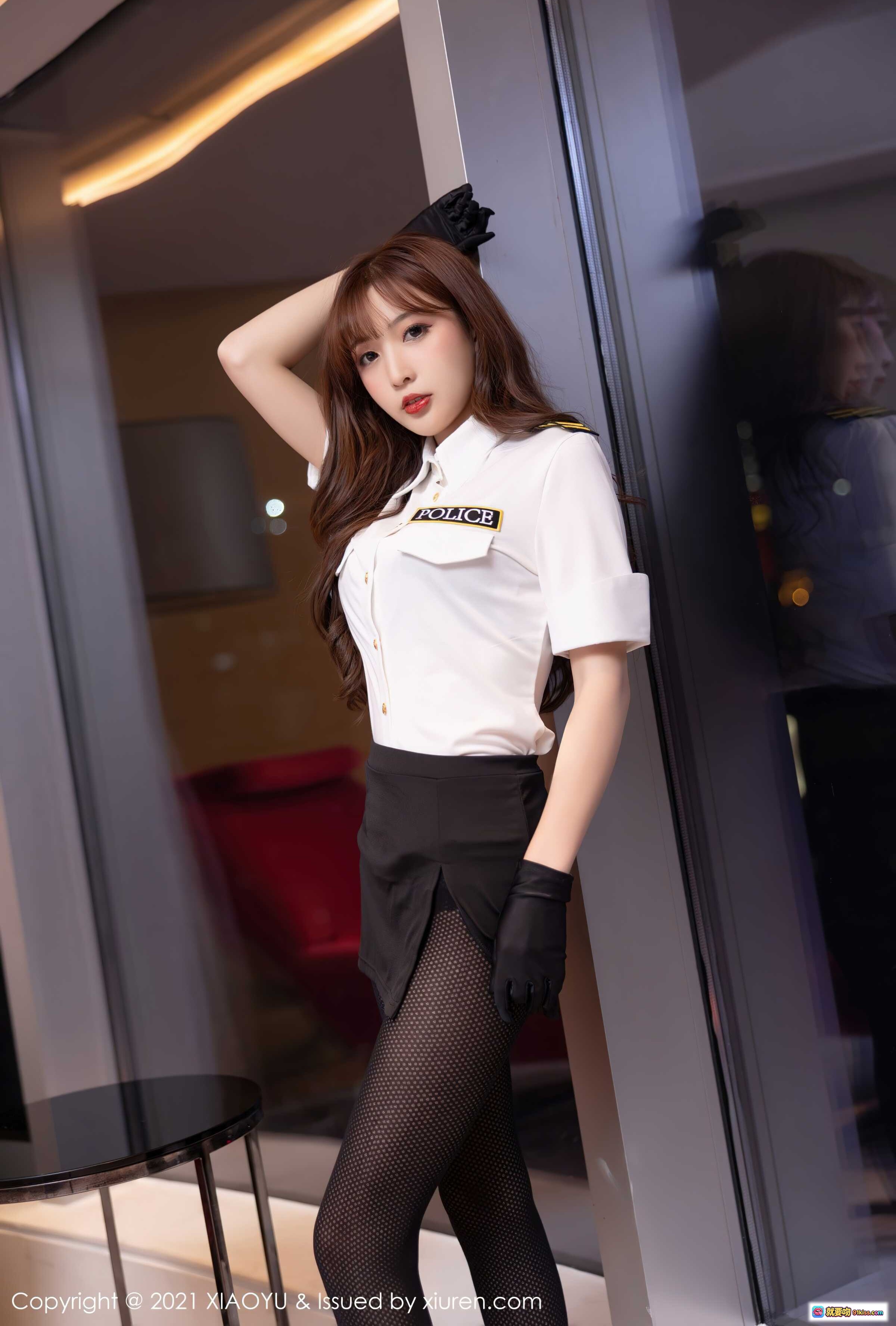 图片[3] - 林星阑警服写真 | 白衬衫黑短裙渔网袜 | 都市夜景窗边性感美腿 | XIAOYU Vol.631 2021.10.13 - 就要吻