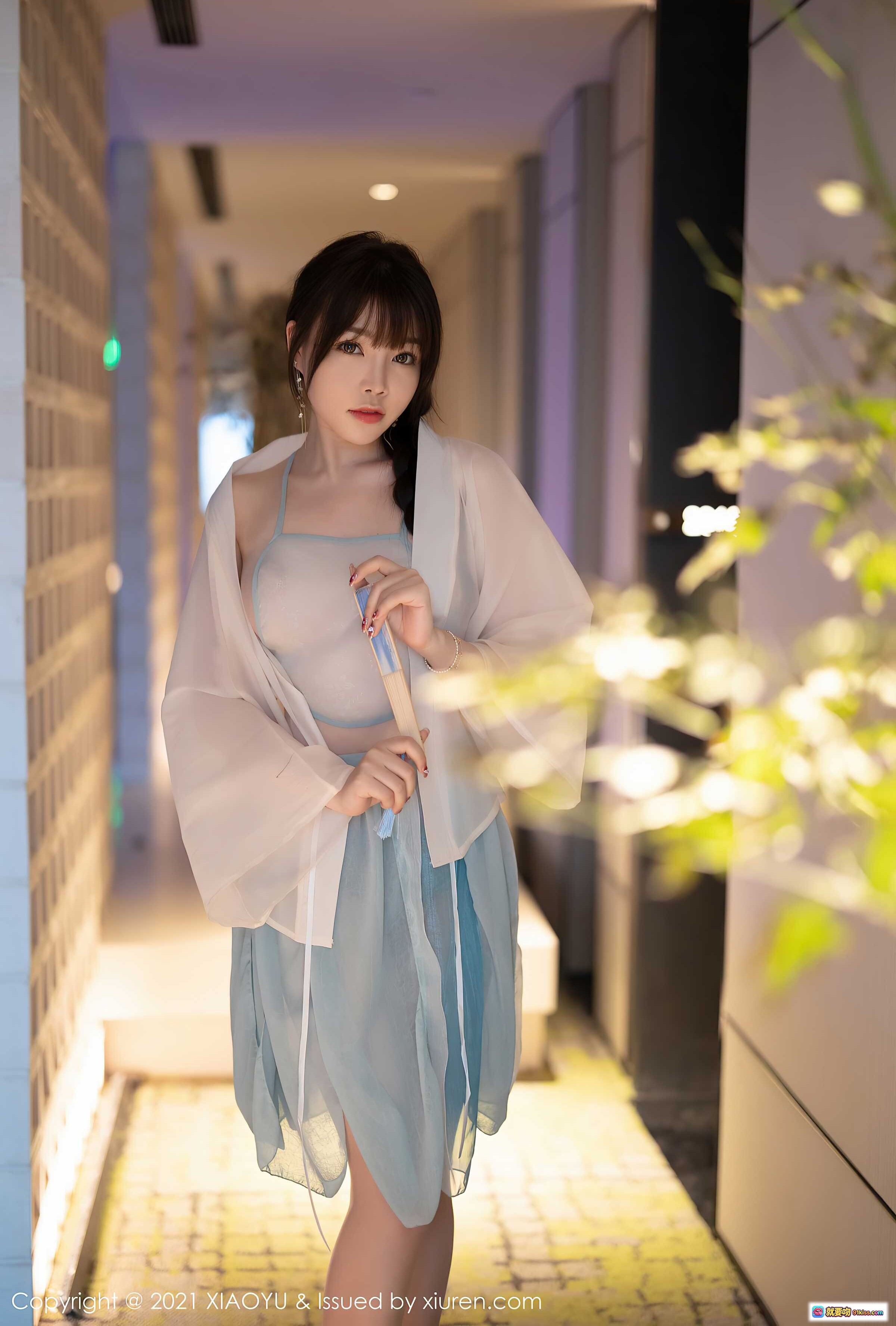 图片[1] - XiaoYu语画界2021.12.20 VOL.679 芝芝Booty御姐美腿写真 透明薄纱吊带裙优雅走廊光影大片 - 就要吻