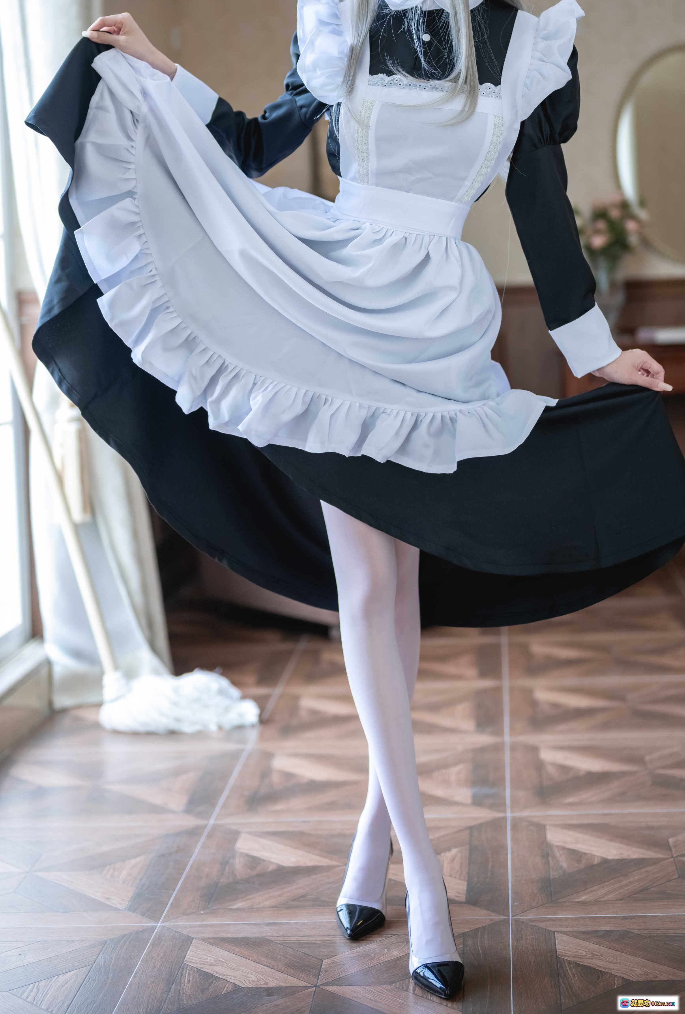 图片[9] - 青青子Js NO.027 职场恋爱 Cosplay 优雅女仆扫地钢琴房写真 50P高清美图 - 就要吻