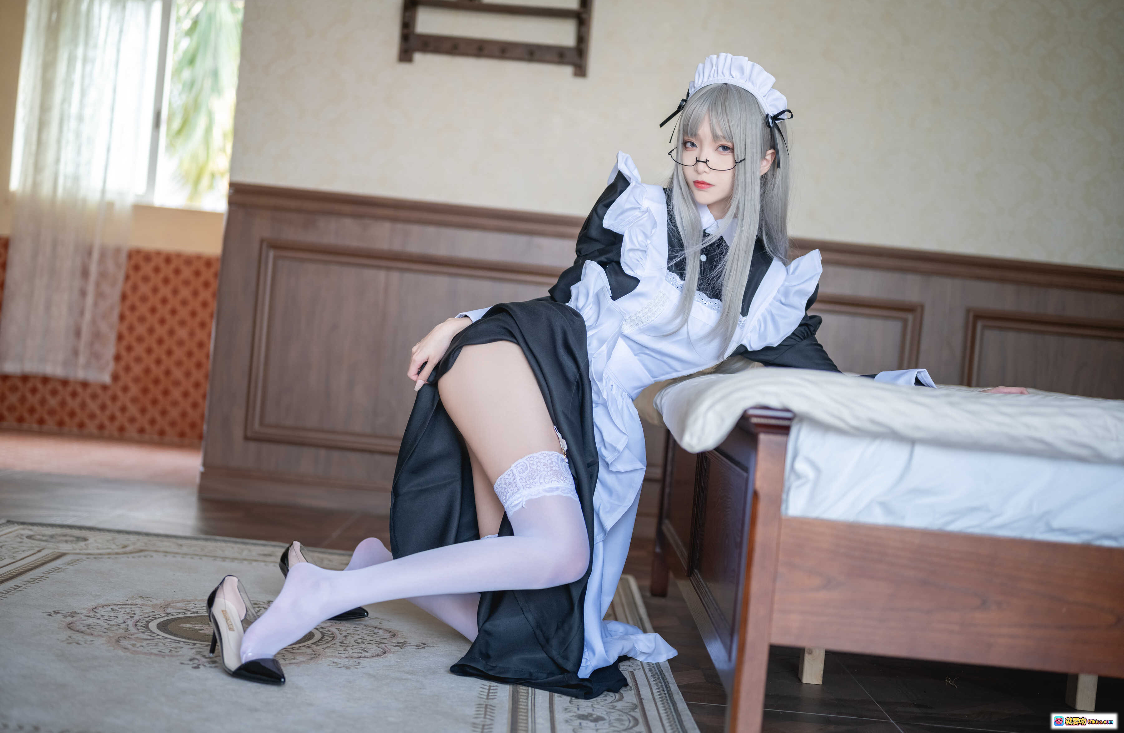 图片[10] - 青青子Js NO.027 职场恋爱 Cosplay 优雅女仆扫地钢琴房写真 50P高清美图 - 就要吻