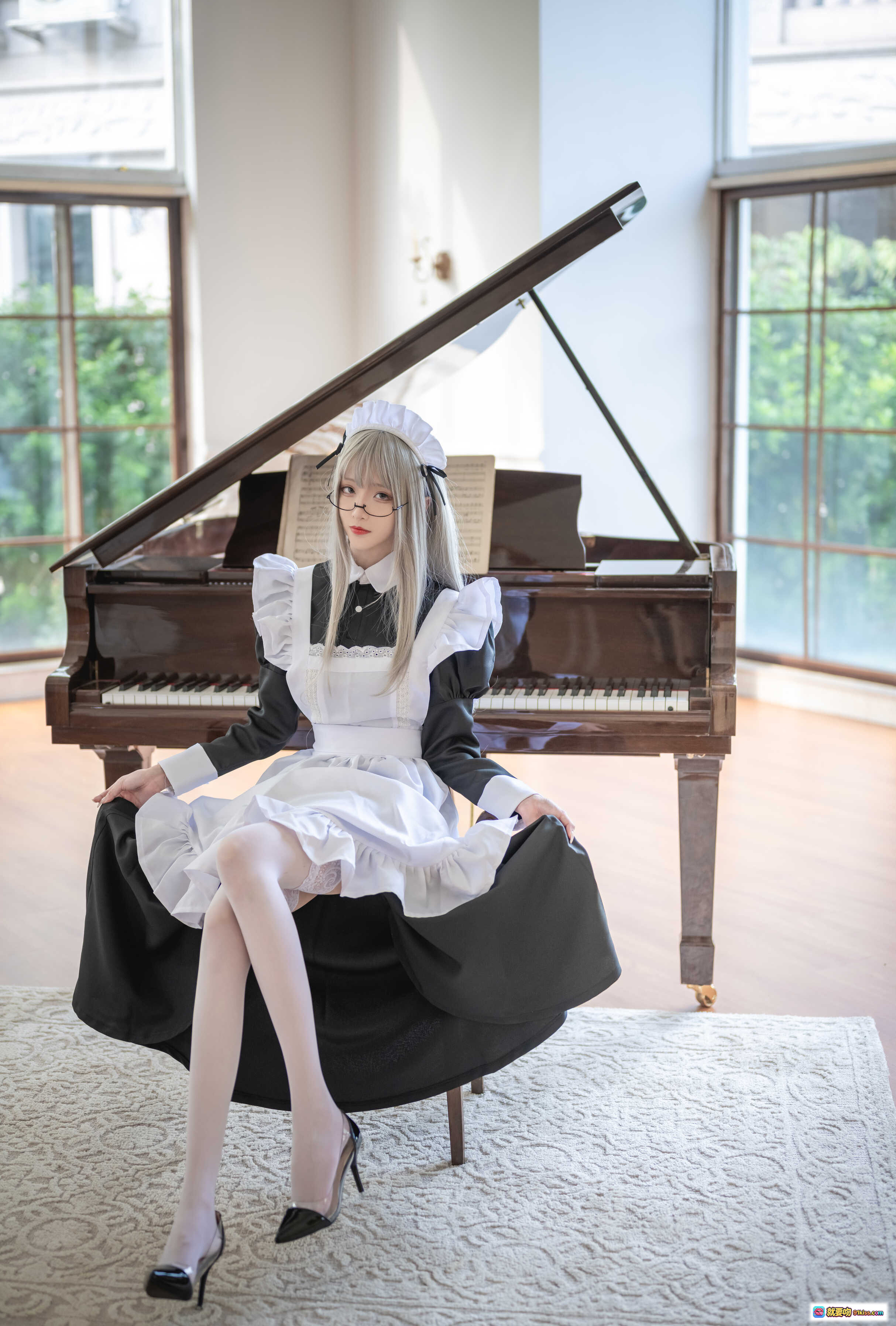 图片[4] - 青青子Js NO.027 职场恋爱 Cosplay 优雅女仆扫地钢琴房写真 50P高清美图 - 就要吻