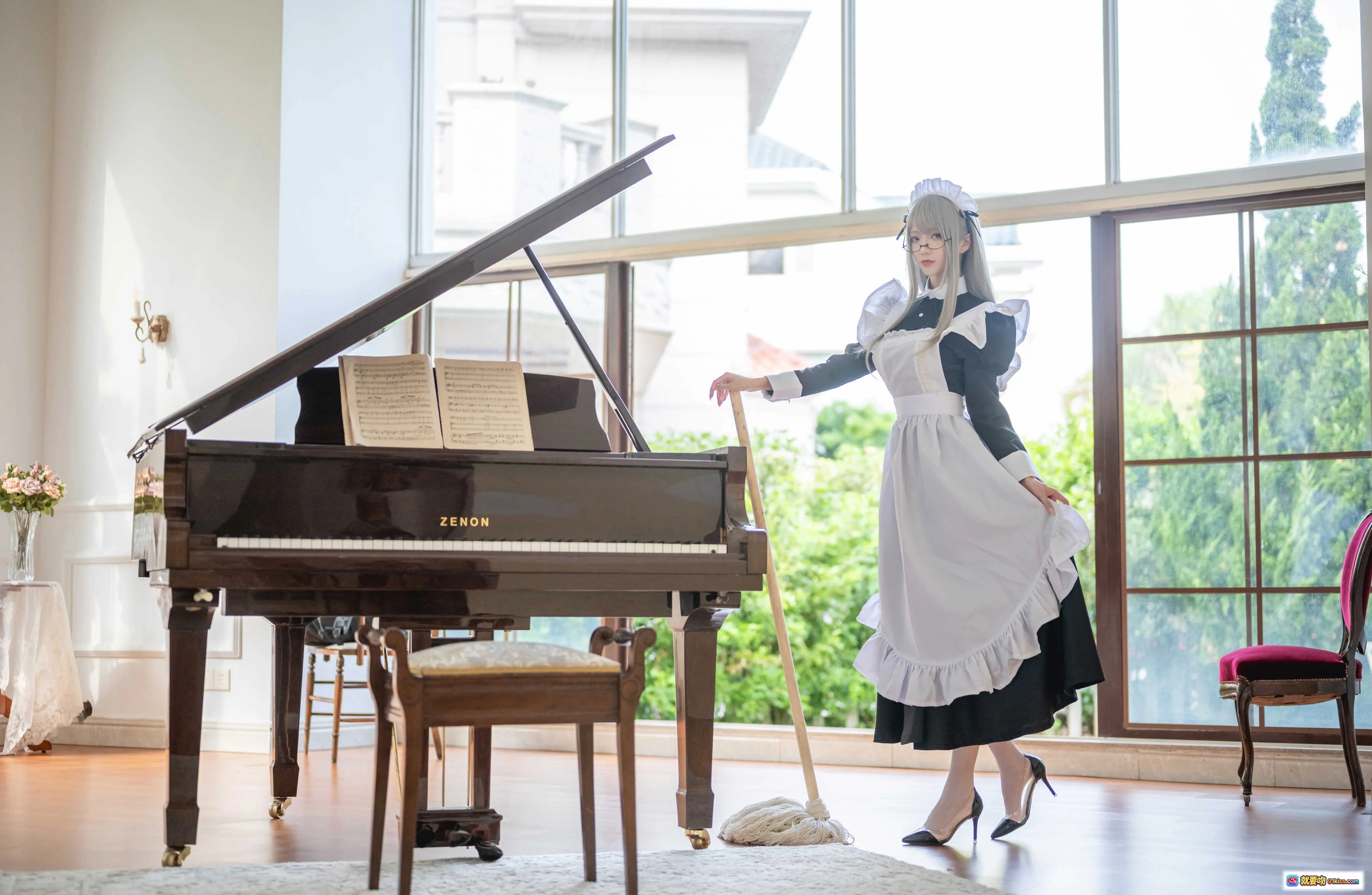 青青子Js NO.027 职场恋爱 Cosplay 优雅女仆扫地钢琴房写真 50P高清美图 - 就要吻