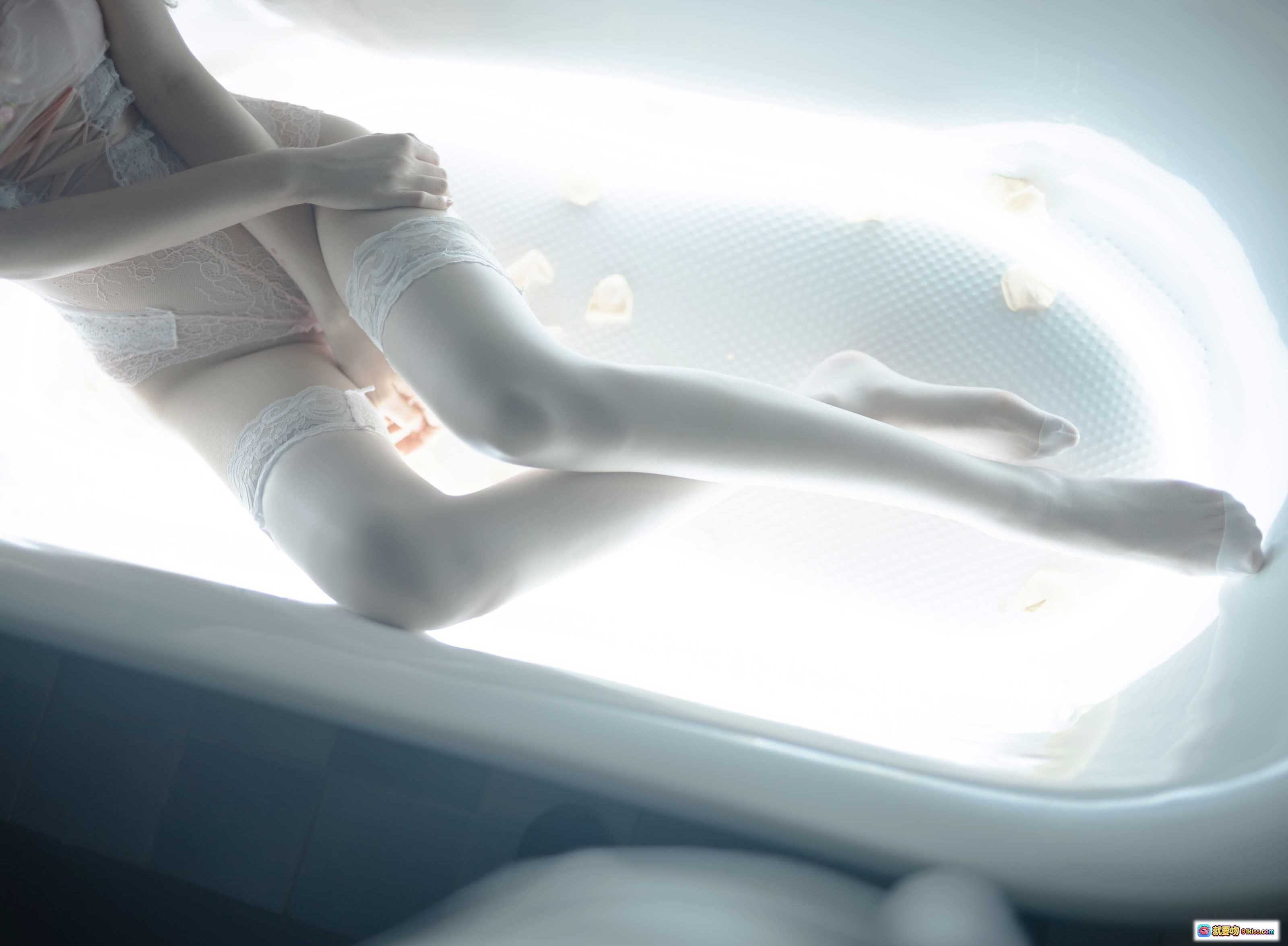 图片[3] - 一米八大梨子思念如苦海私房写真40P 粉色蕾丝内衣白丝美腿性感诱惑室内光影氛围感大片 - 就要吻
