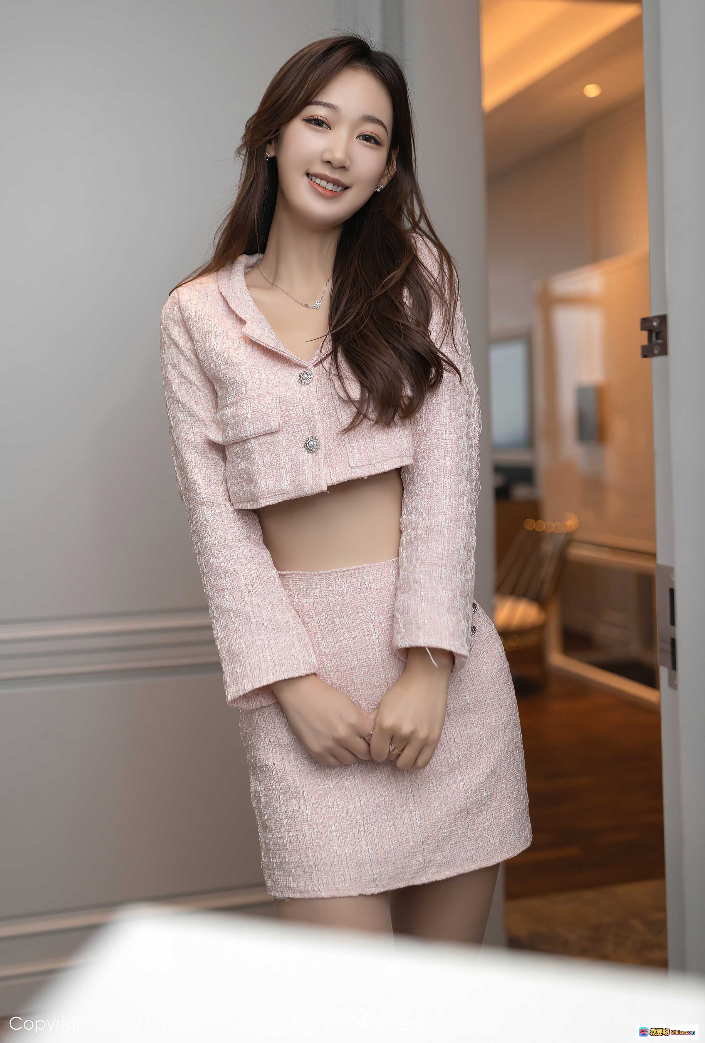 唐安琪江浙沪旅拍写真｜粉色套装优雅甜美｜秀人网NO.4390高清美图 - 就要吻