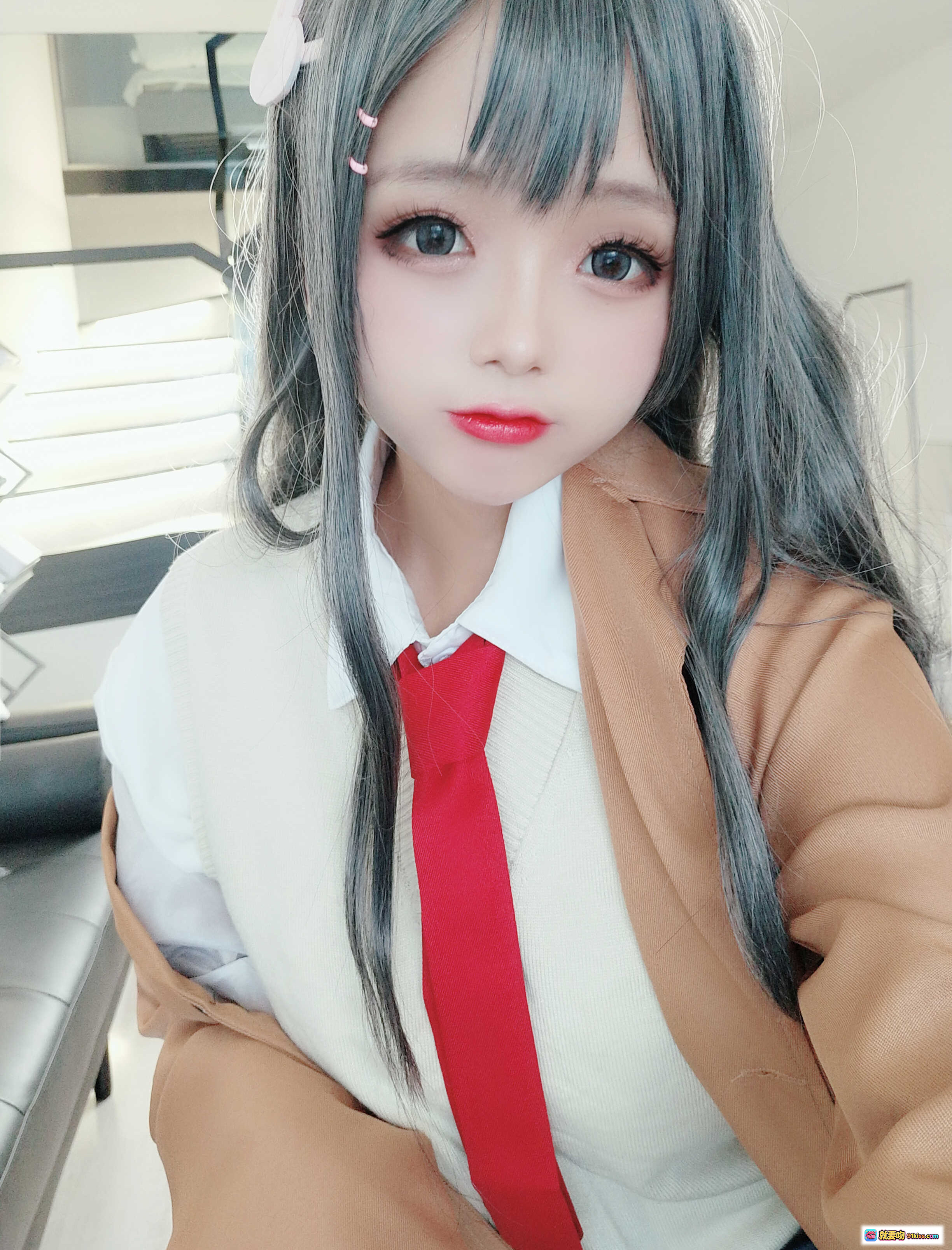 图片[5] - 日奈娇NO.035麻衣校服写真｜黑丝美腿+红领带+厚底鞋+镜前自拍穿搭展示 - 就要吻