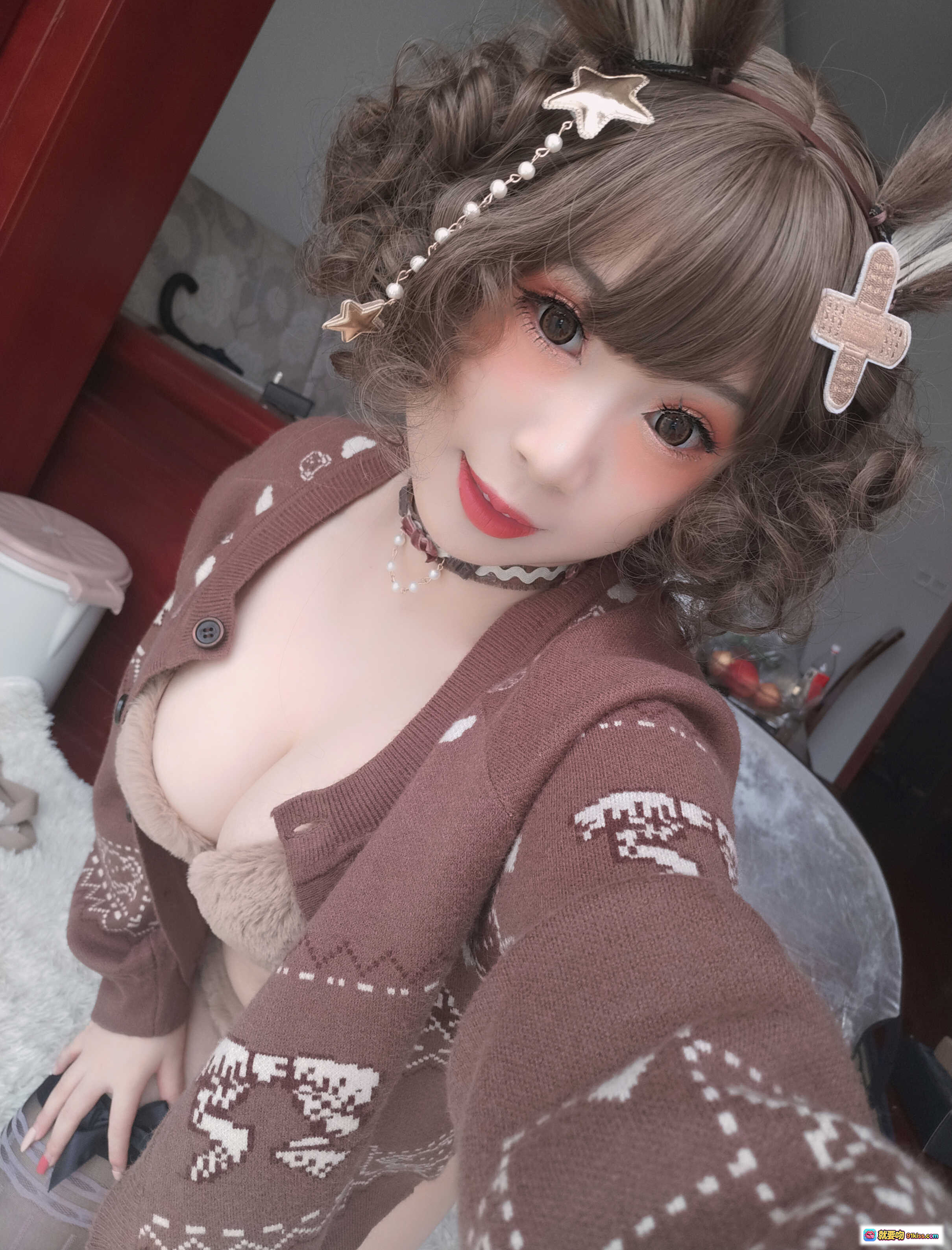 胡桃猫Kurumineko熊熊可爱卷发星饰发夹甜美自拍棕色针织开衫萌系少女风写真 - 就要吻