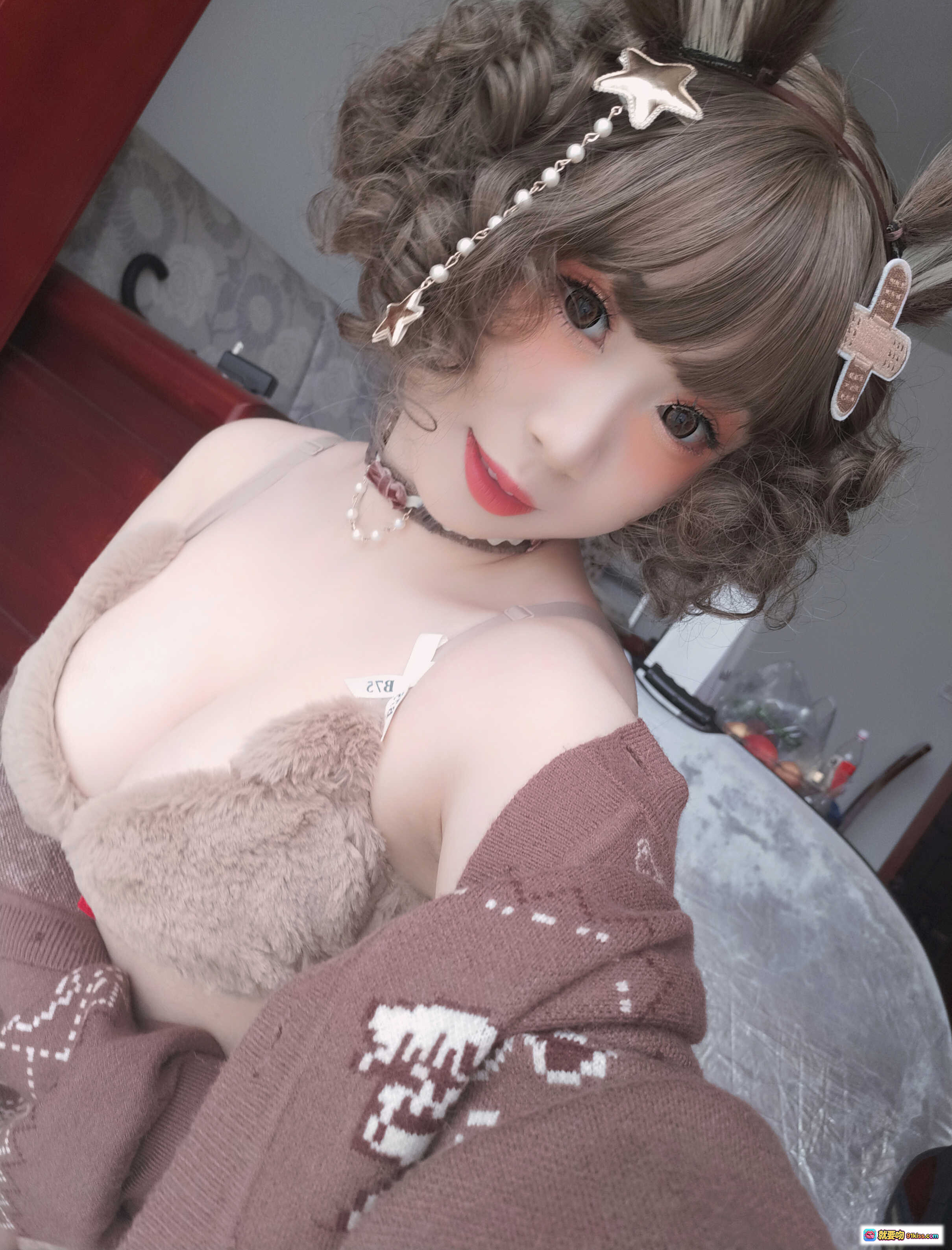 图片[7] - 胡桃猫Kurumineko熊熊可爱卷发星饰发夹甜美自拍棕色针织开衫萌系少女风写真 - 就要吻
