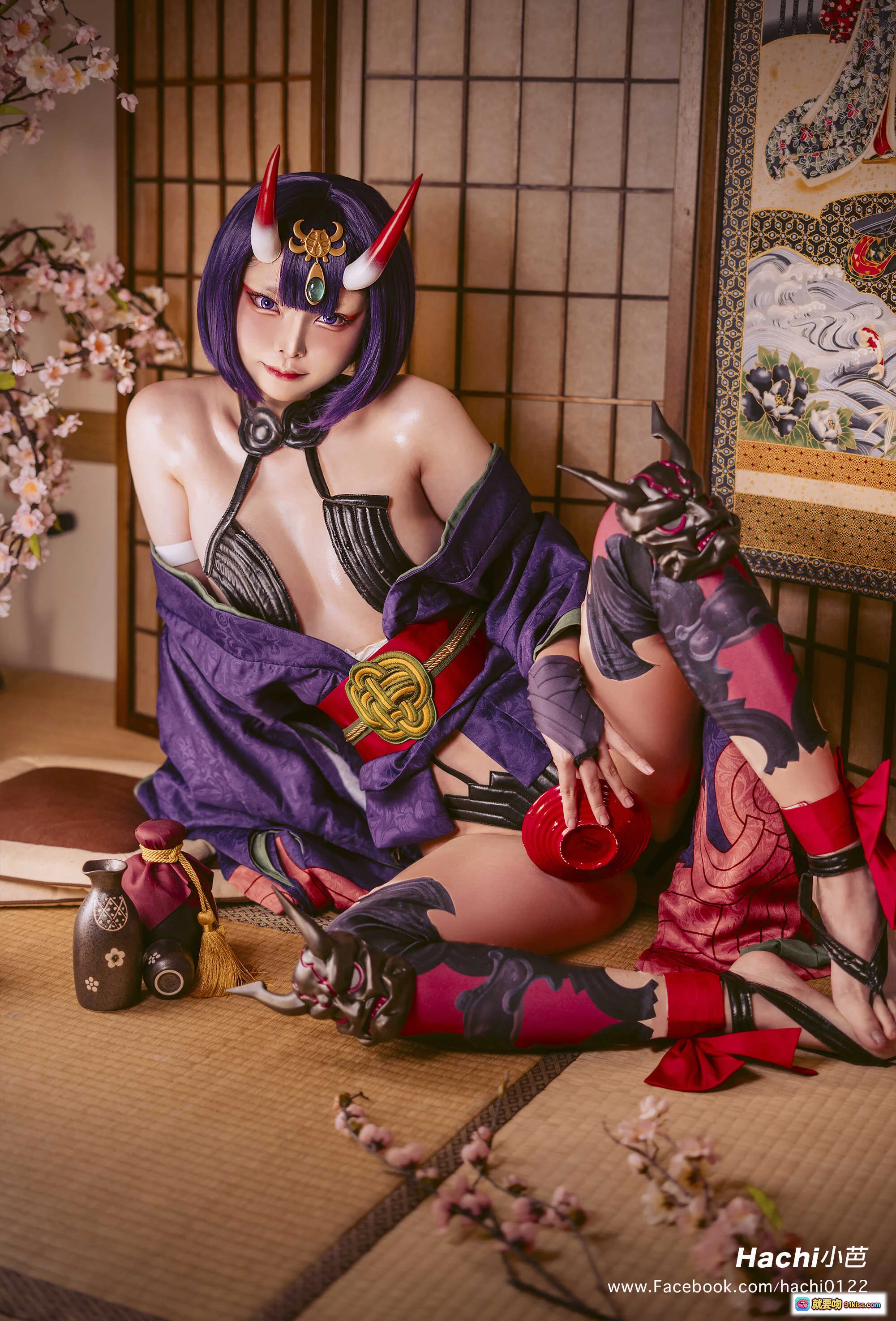 Hachi小芭酒吞童子Cosplay FGO角色扮演 紫发红角和风写真 日式榻榻米樱花场景 精致服饰道具还原 14P高清图集 - 就要吻