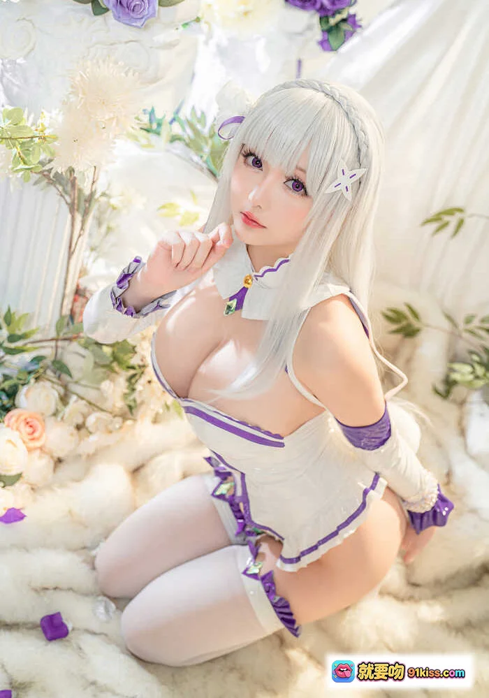 星之迟迟NO.096爱蜜莉雅cosplay写真｜白发紫饰女仆装｜精致花海背景｜97P高清美图 - 就要吻