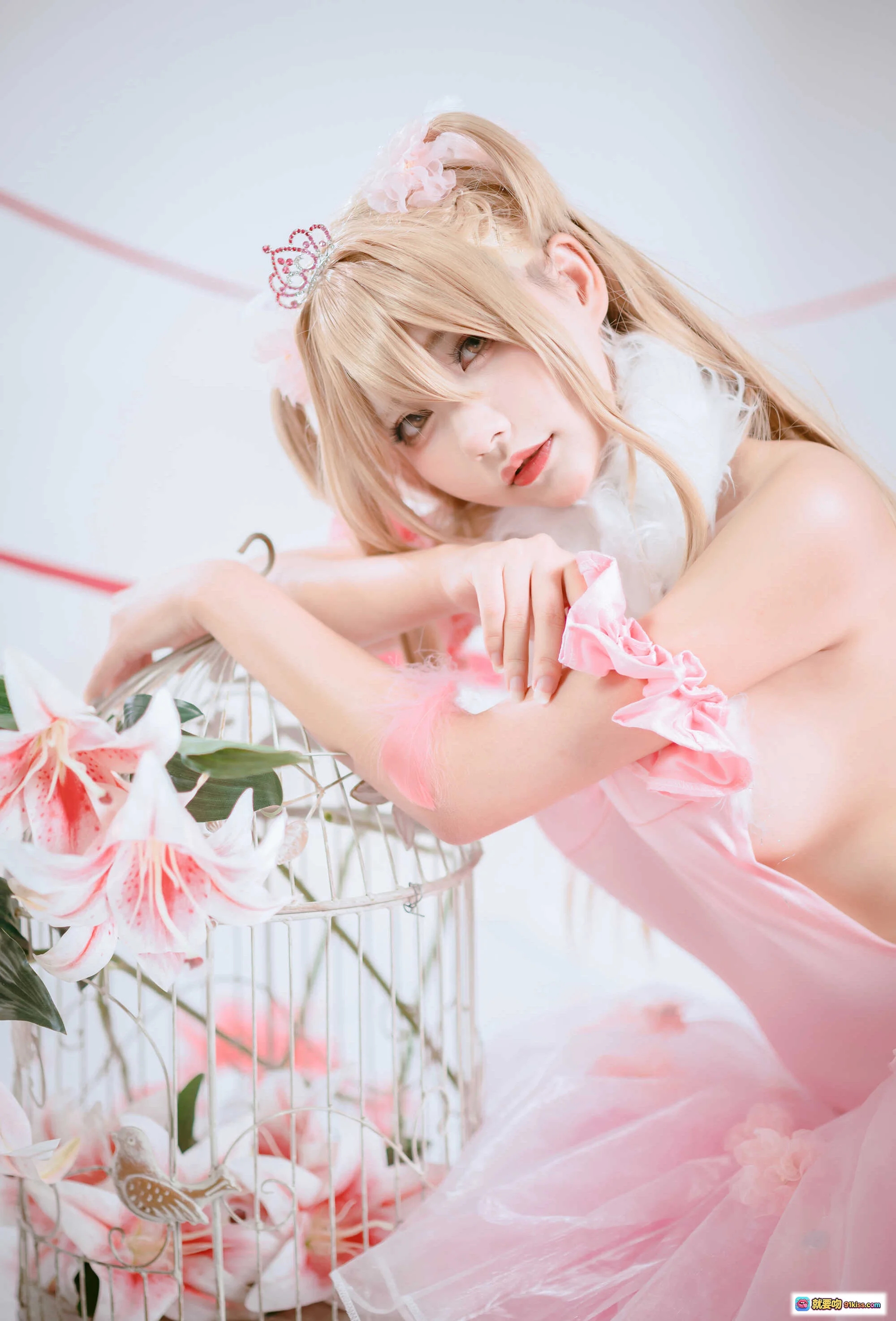 后辈酱粉色洛丽塔cos写真｜甜美双马尾少女｜花笼羽毛装饰｜梦幻少女风摄影集NO.007 - 就要吻