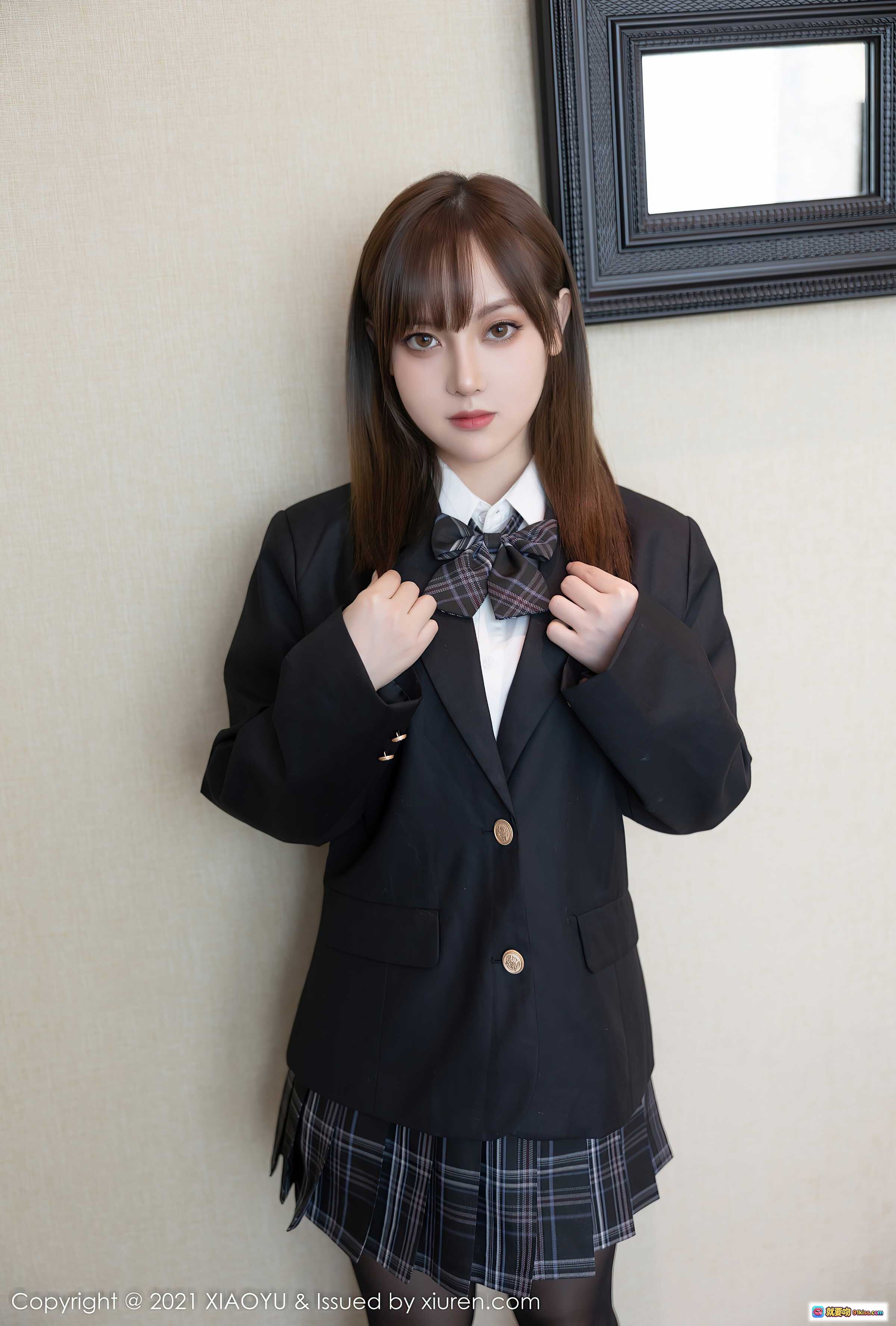 图片[4] - XiaoYu语画界2021.12.16 VOL.677 豆瓣酱 学生装写真 黑色西装格子裙制服少女 清纯甜美校园风高清图集 - 就要吻
