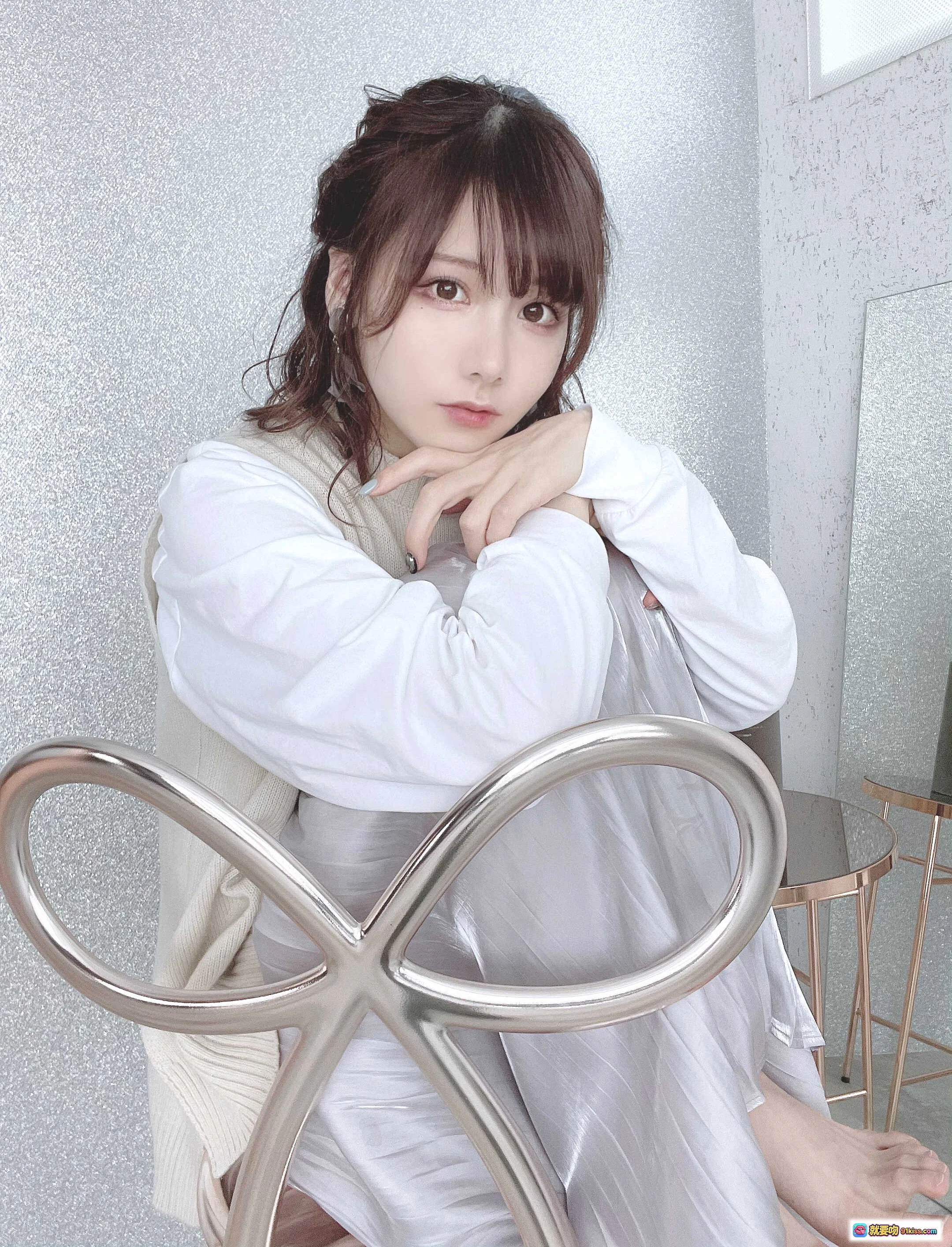 日本美女KenKen 026 Fantia 2021.05写真集 142P 白衣银椅温柔风室内摄影高清美图 - 就要吻