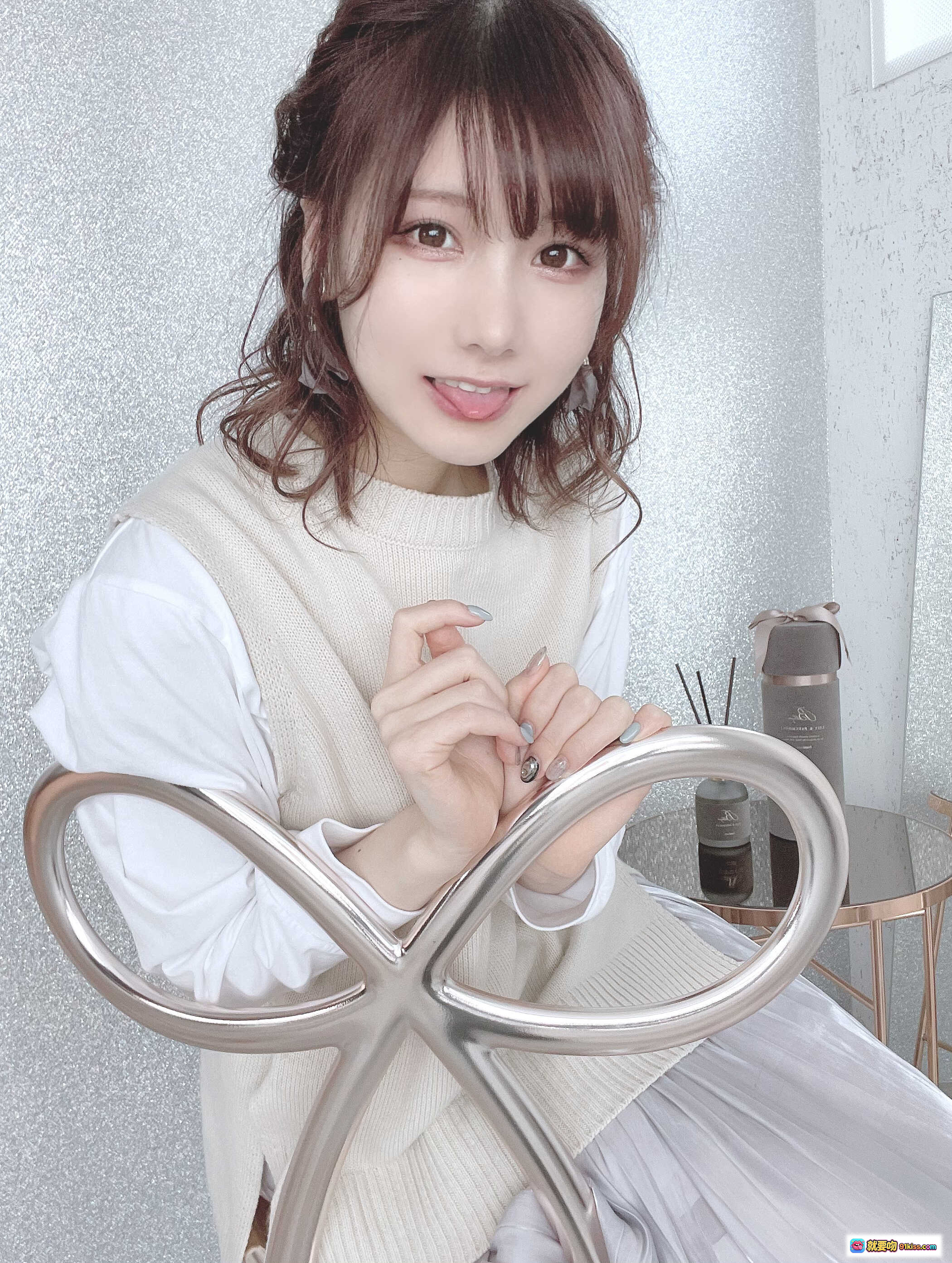 图片[5] - 日本美女KenKen 026 Fantia 2021.05写真集 142P 白衣银椅温柔风室内摄影高清美图 - 就要吻