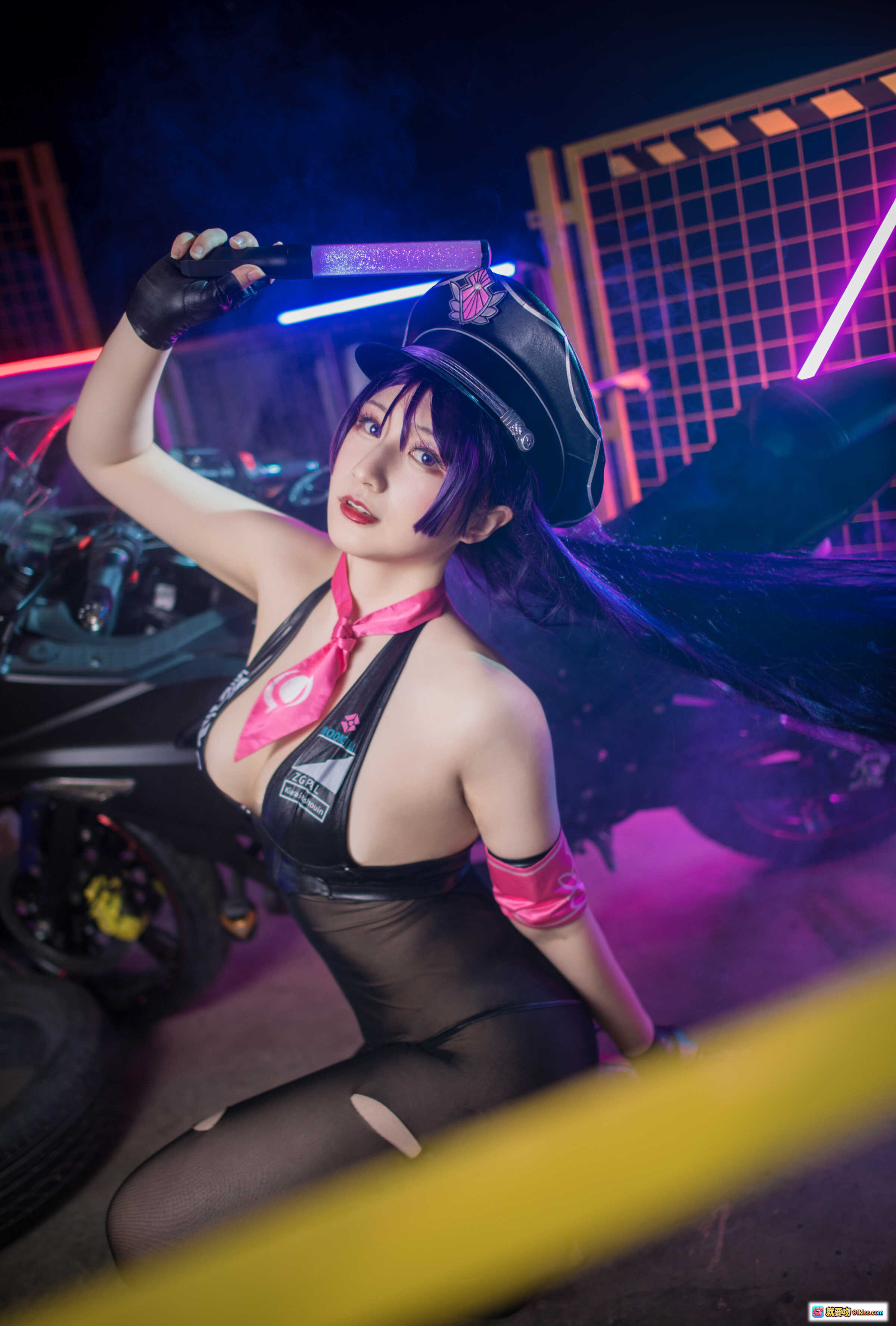图片[9] - Zaya秋杀生院祈荒Cosplay写真 | 紫发机车少女 | 黑色紧身衣高跟鞋 | 霓虹灯工业风场景 | 9P103MB高清图集 - 就要吻