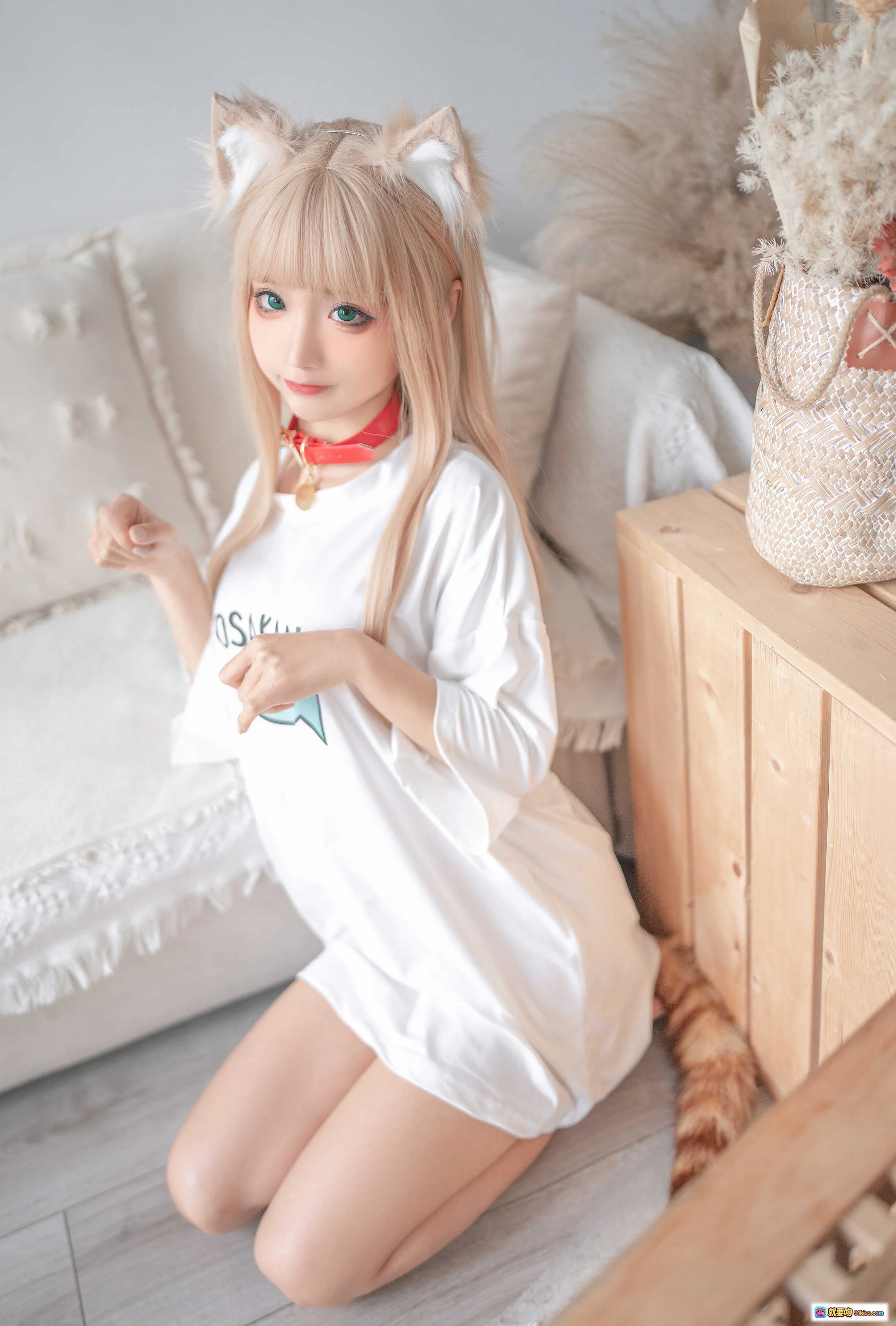 蠢沫沫NO.150黄豆粉cos写真 | 猫耳少女白T短裙跪姿萌态 | 140P高清图集 - 就要吻