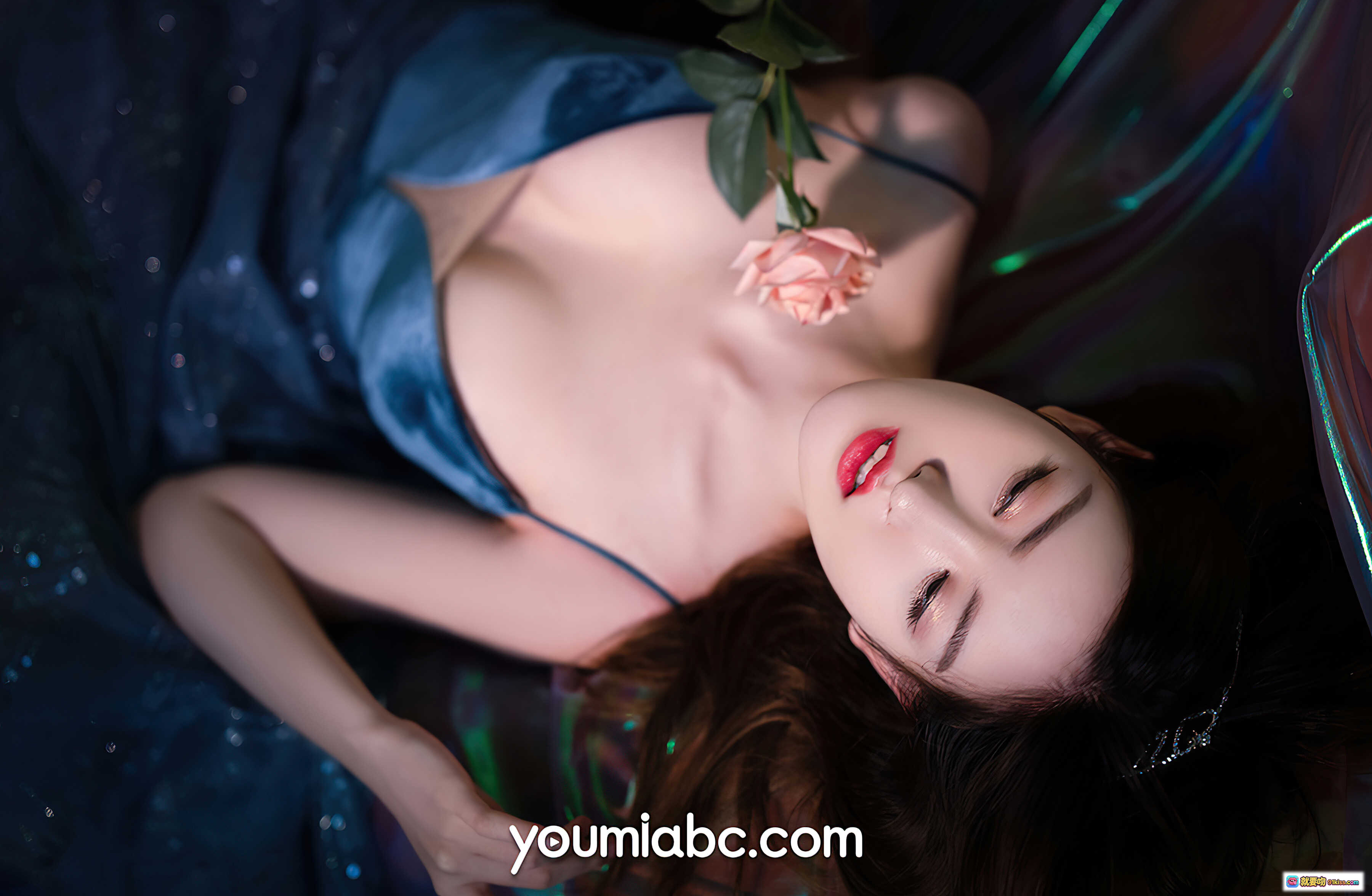 图片[4] - 沈梦瑶梦幻花语写真 | 优雅躺卧玫瑰手持 | 闪耀背景性感美拍 | YouMi尤蜜2020.12.27精选图集 - 就要吻