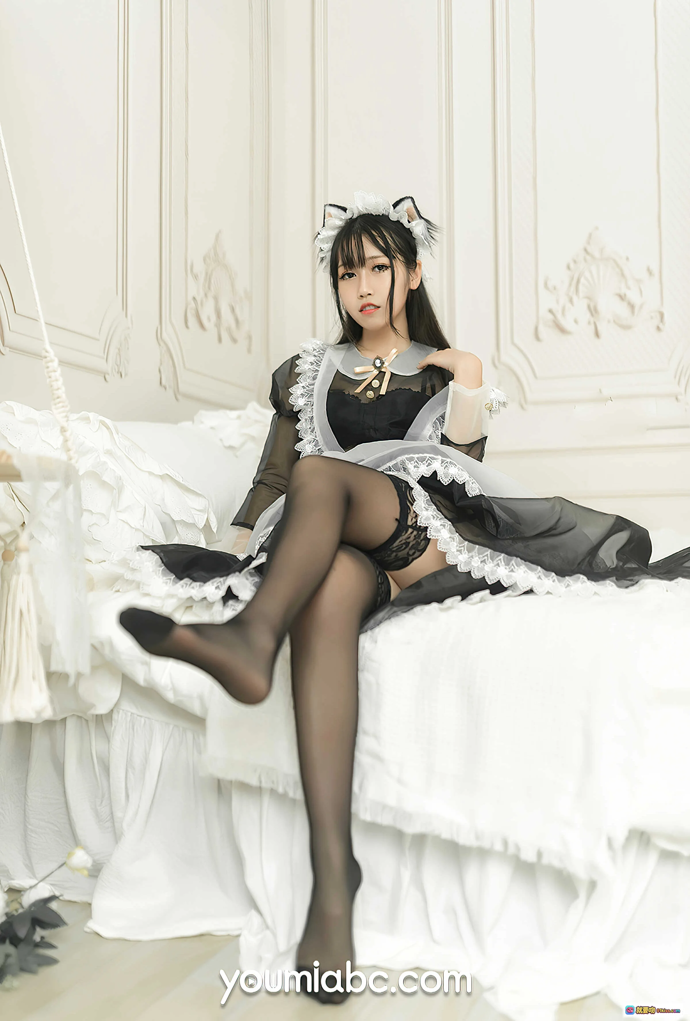 黑丝猫娘女仆写真 | 呆萌少女风 | 白色蕾丝装饰 | 优雅卧室场景 | YouMi尤蜜2021精选 - 就要吻