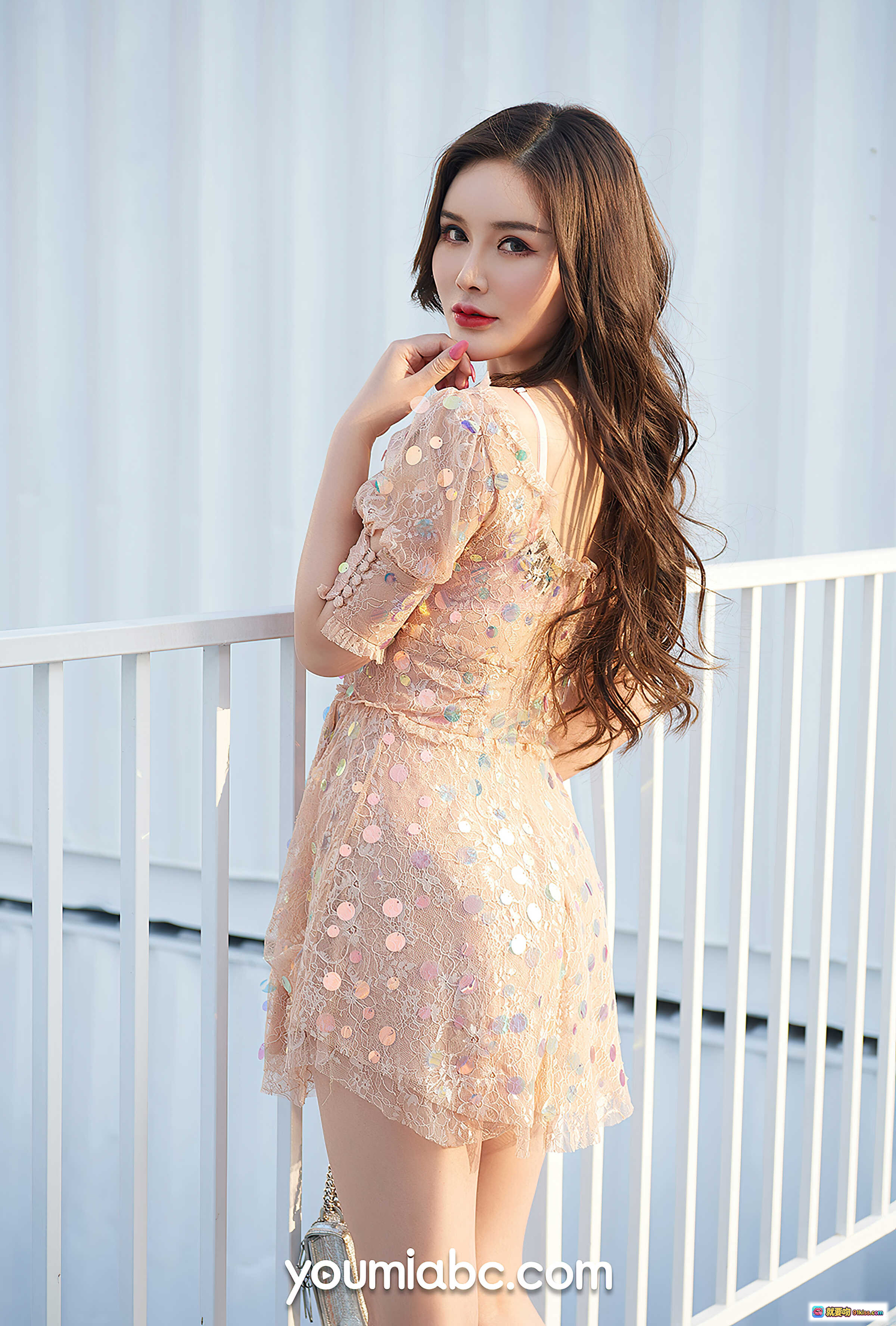 图片[9] - 陈宇曦双面女郎写真 | 粉色亮片短裙高跟街拍 | YouMi尤蜜2021.01.13 26P高清美图 - 就要吻