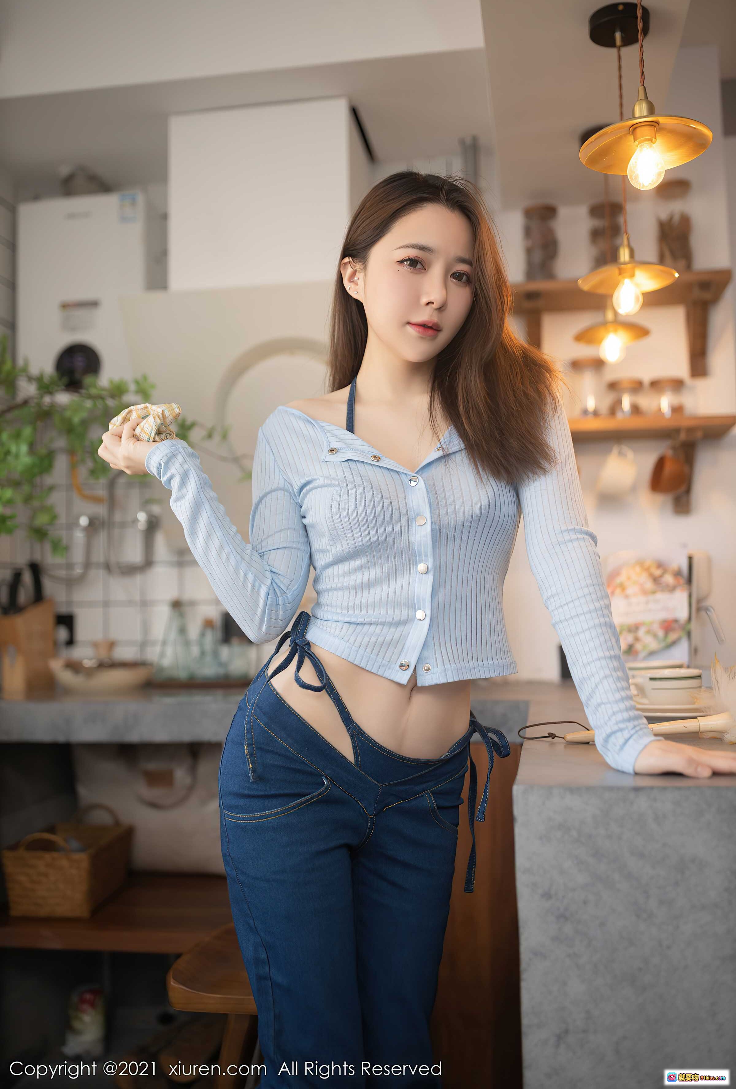 图片[7] - 鱼子酱Fish甜美性感写真 | XiuRen秀人网2021.12.17 NO.4352 | 蓝色针织上衣+牛仔裤+波点高跟鞋+编织包 | 室内走廊自然光拍摄 - 就要吻