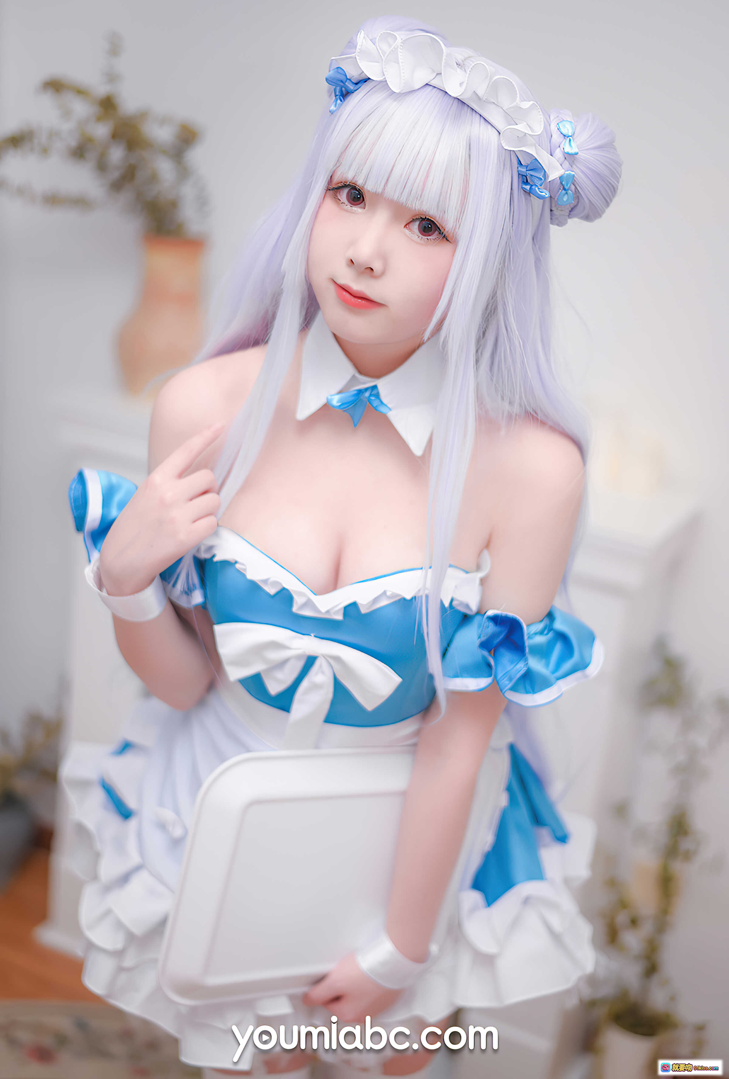 图片[2] - 小天鹅女仆cosplay 向小圆蓝白洛丽塔裙装 白发双马尾 甜美居家写真 YouMi尤蜜2020.12.22 - 就要吻
