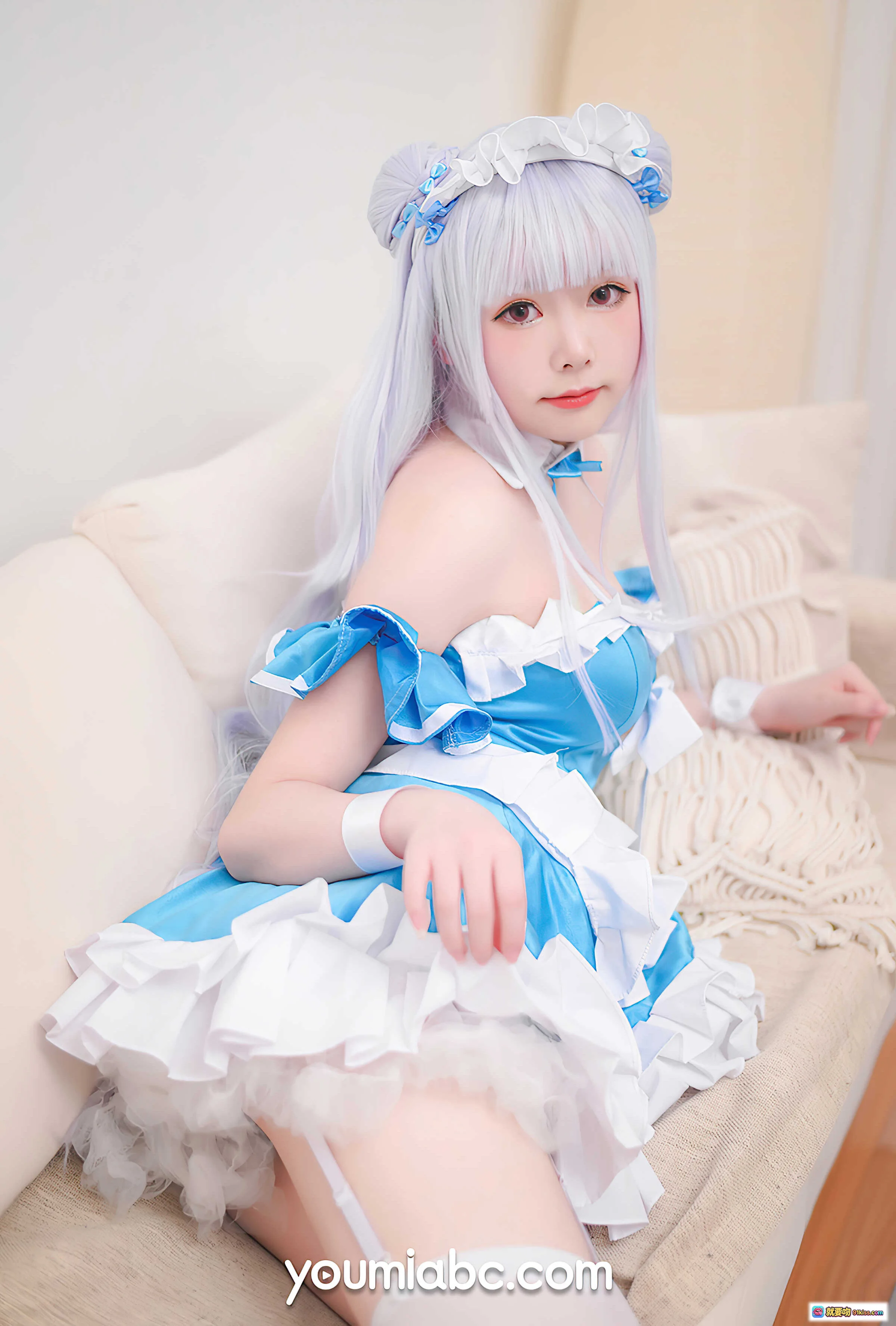 小天鹅女仆cosplay 向小圆蓝白洛丽塔裙装 白发双马尾 甜美居家写真 YouMi尤蜜2020.12.22 - 就要吻