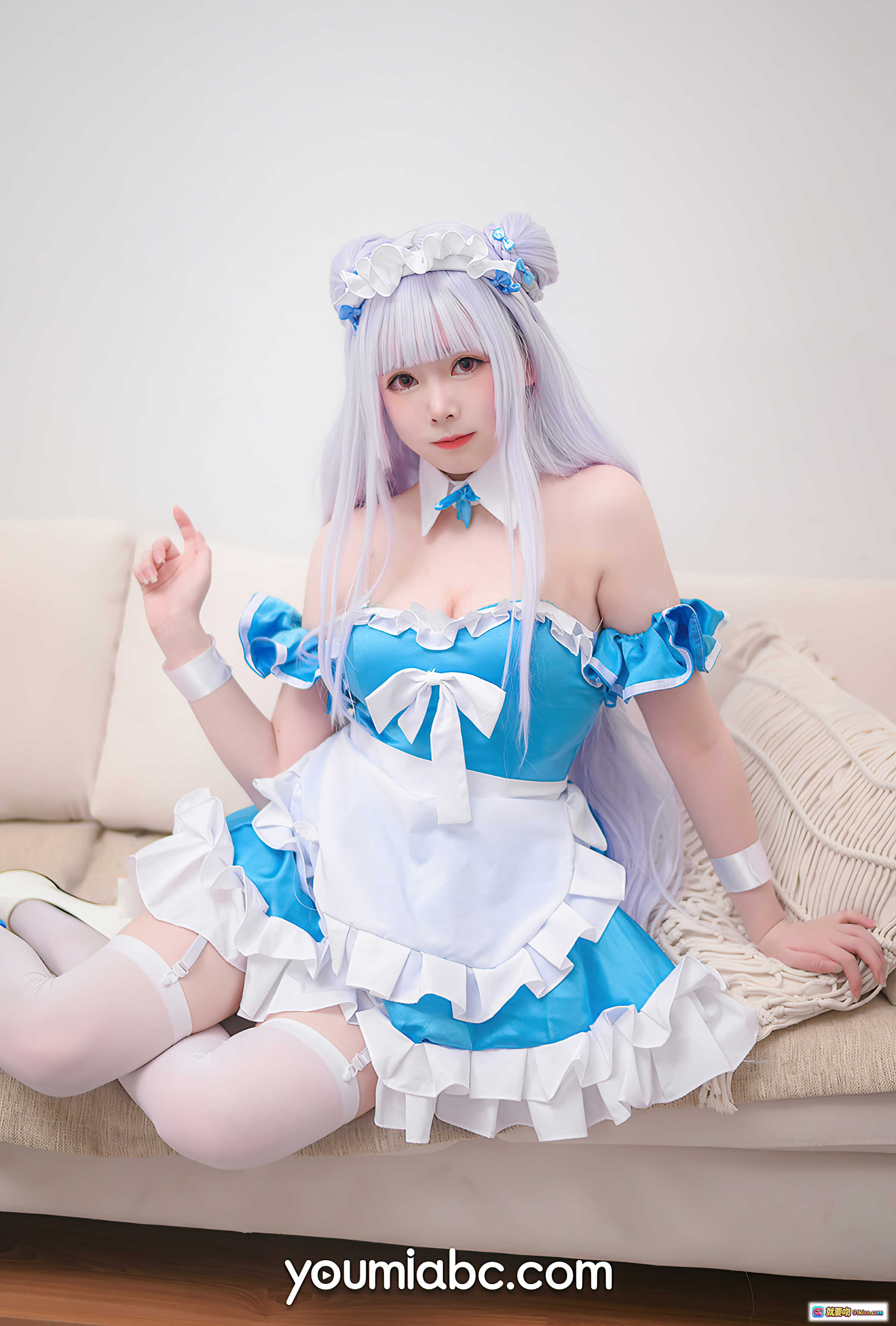 图片[9] - 小天鹅女仆cosplay 向小圆蓝白洛丽塔裙装 白发双马尾 甜美居家写真 YouMi尤蜜2020.12.22 - 就要吻