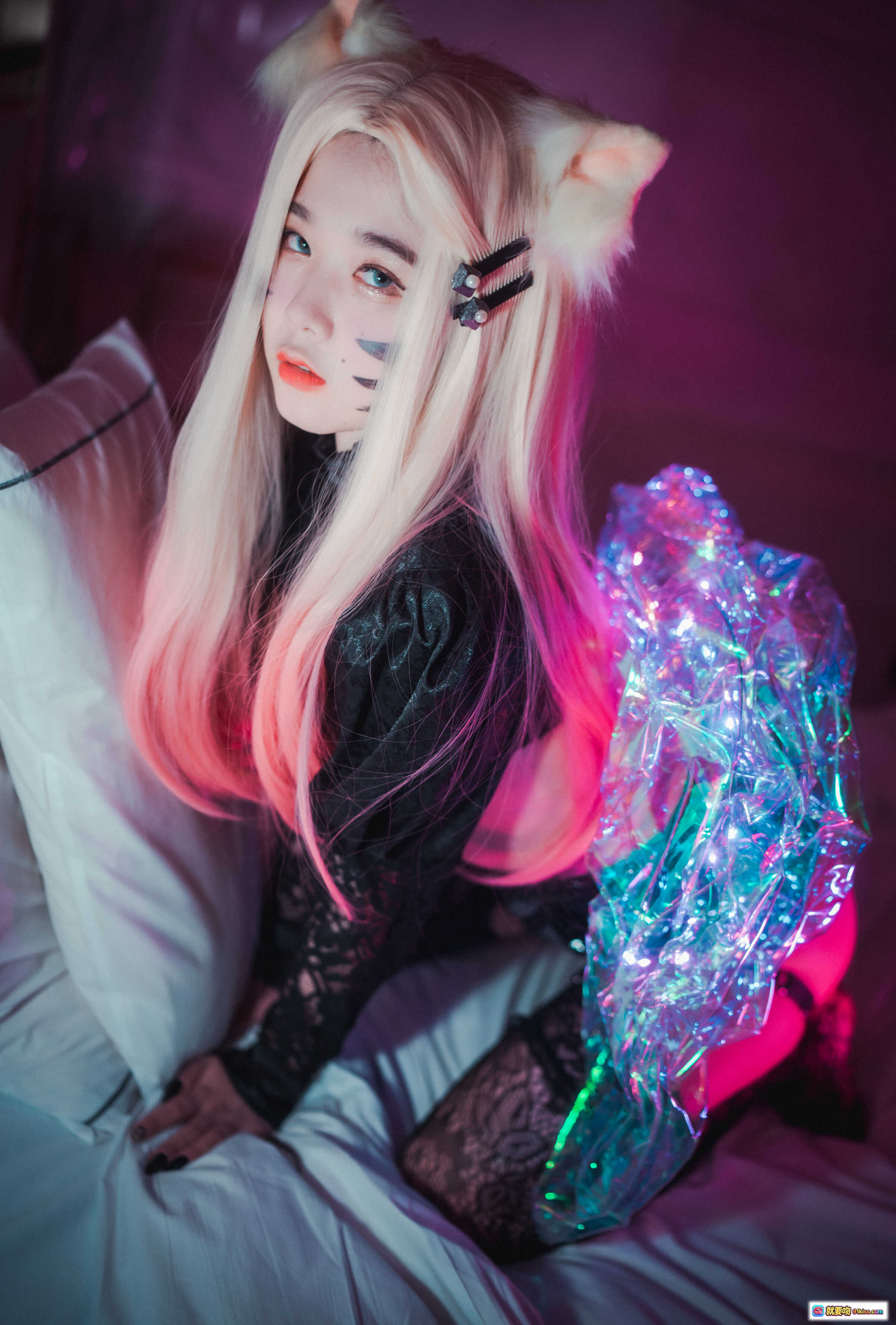图片[3] - DJAWA ZIA 阿狸 Cosplay 粉发猫耳 暗黑蕾丝 闪亮翅膀 霓虹灯光 氛围感写真 88P - 就要吻