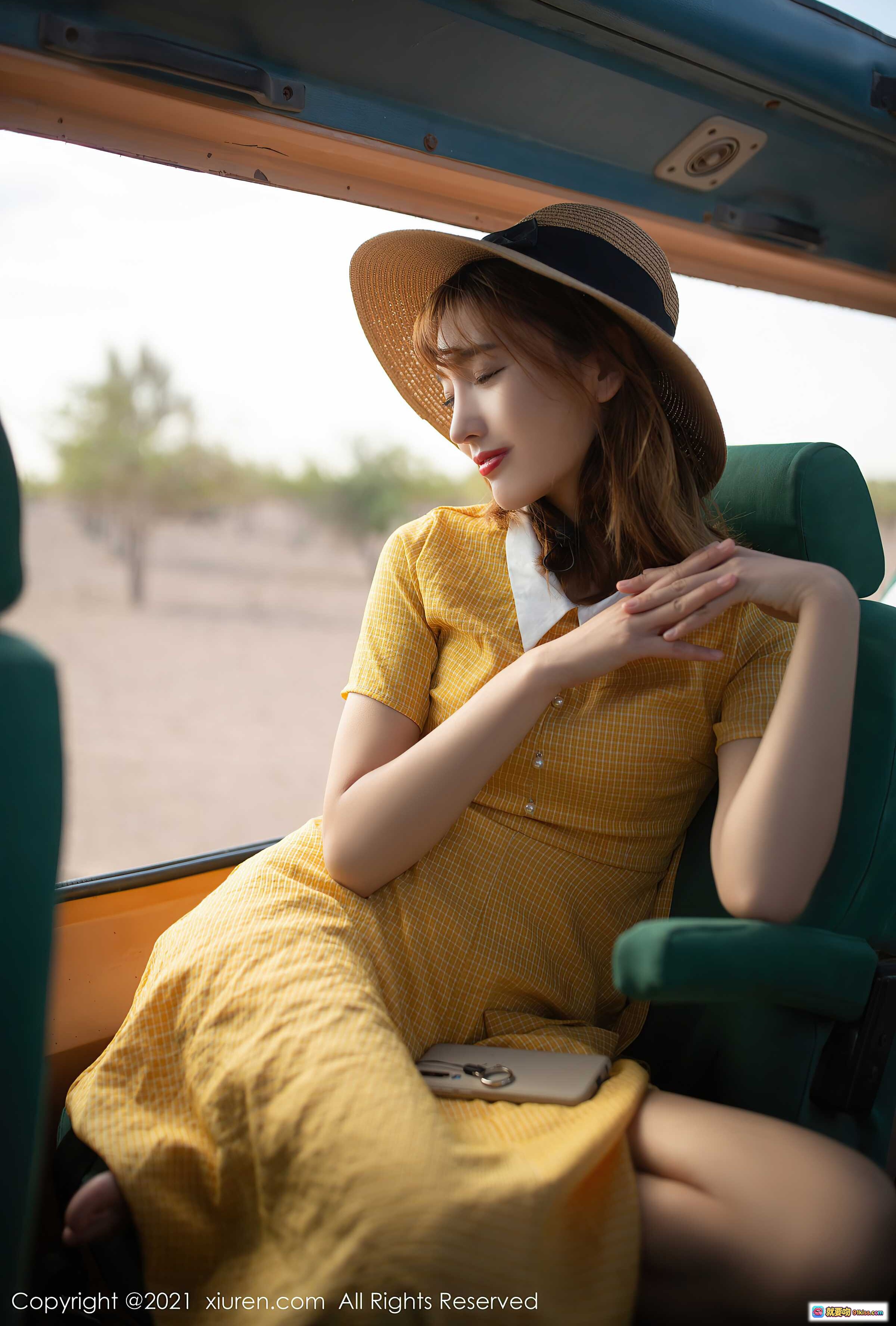 图片[2] - 陆萱萱黄色格纹衬衫草帽美腿写真 | XiuRen秀人网2021.12.09 NO.4321户外旅行风高清图集 - 就要吻