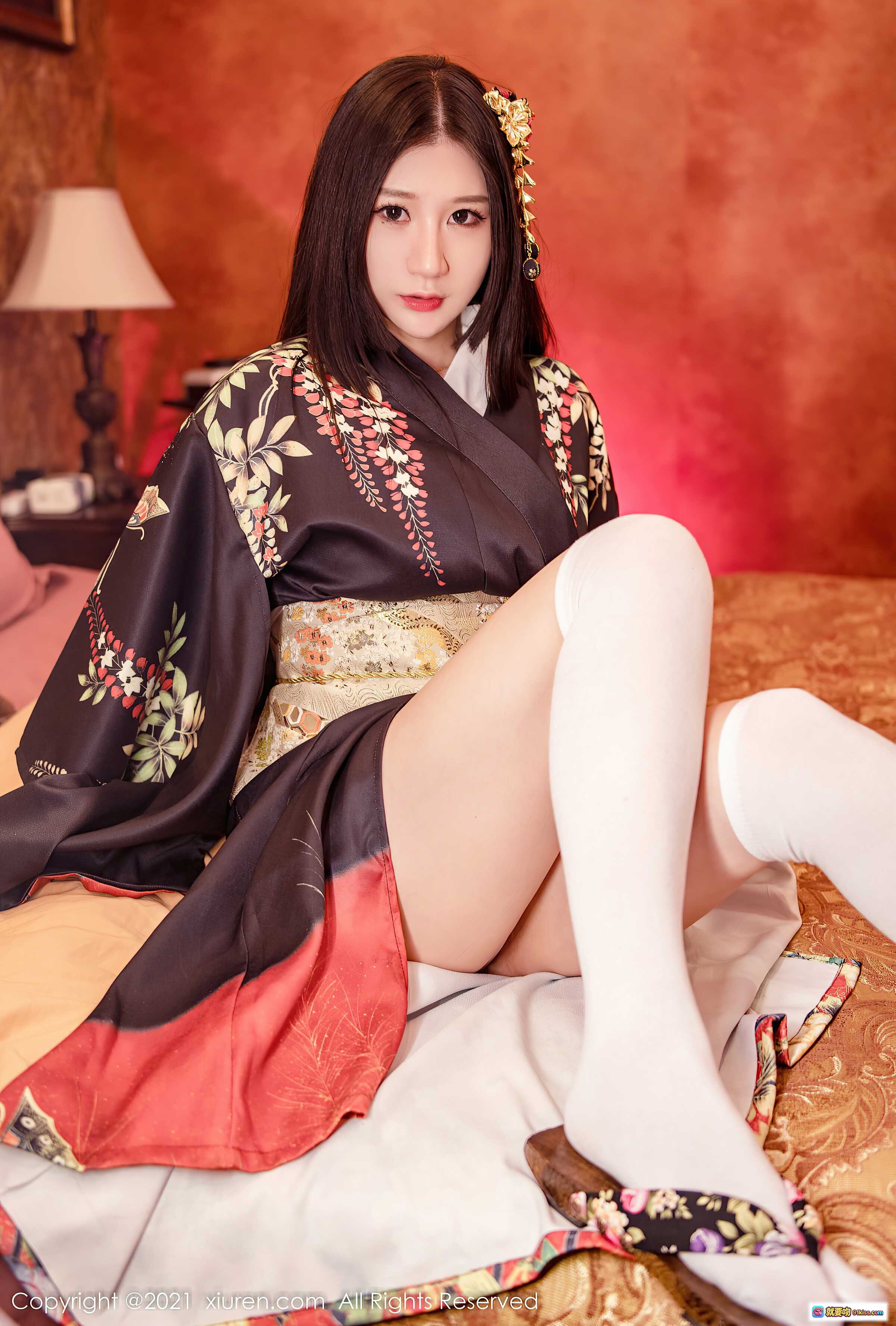 图片[9] - 顾乔楠Cora日式和服写真｜性感御姐风｜华丽刺绣黑底红花和服｜精致发饰床榻私房照 - 就要吻