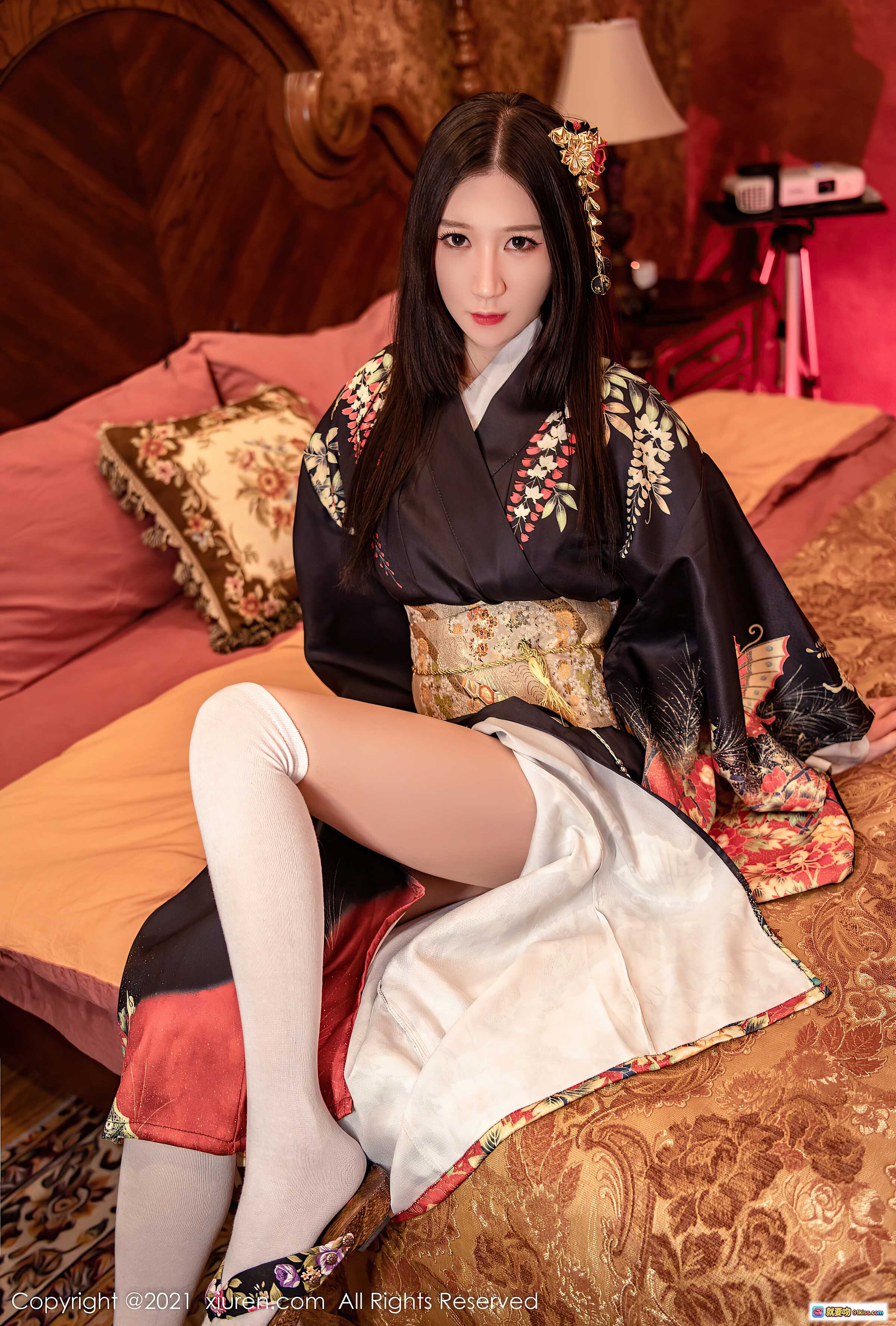 图片[8] - 顾乔楠Cora日式和服写真｜性感御姐风｜华丽刺绣黑底红花和服｜精致发饰床榻私房照 - 就要吻