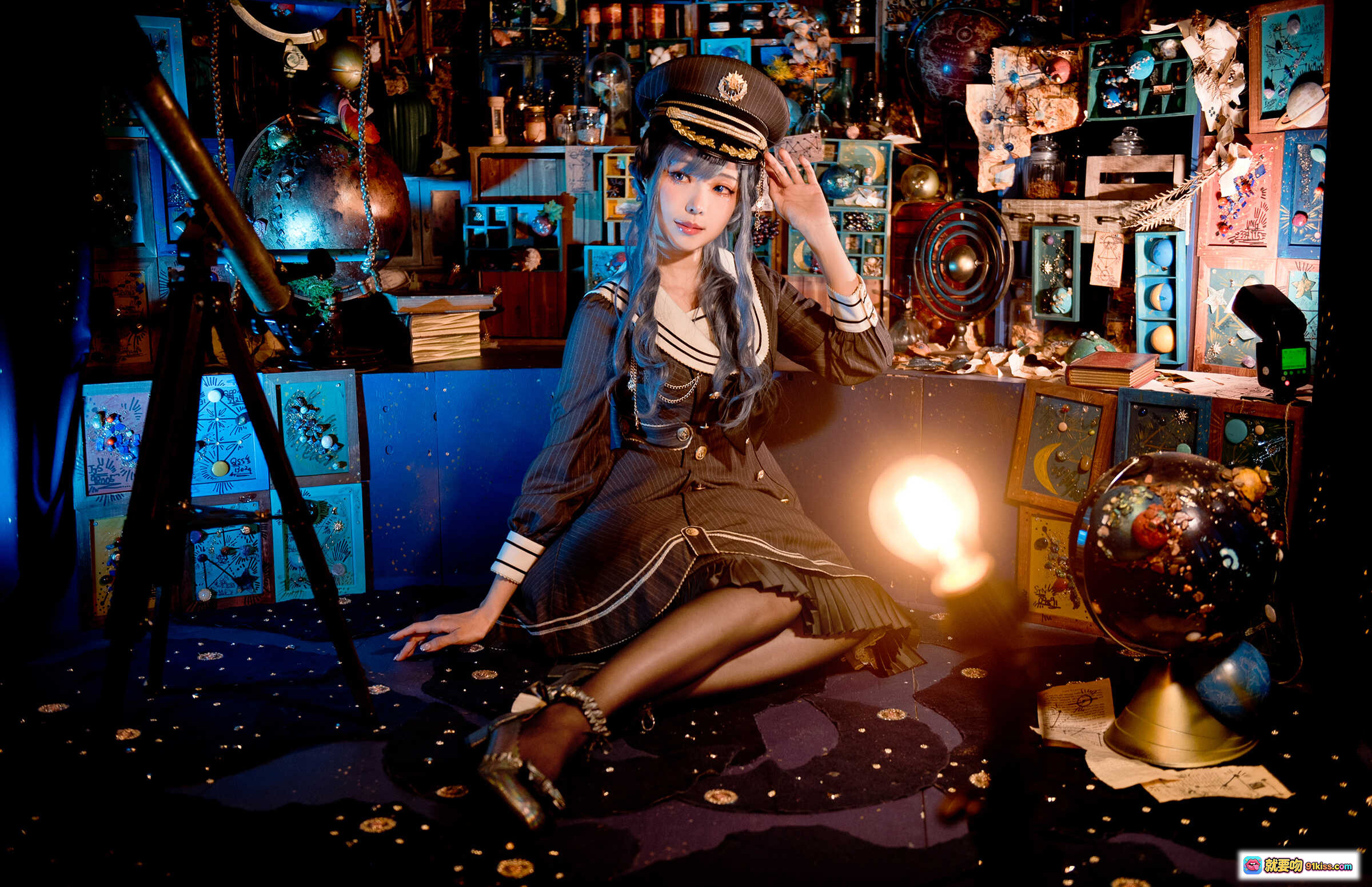 图片[5] - ElyEE子 NO.082 星际船长制服写真 | 蓝发少女奇幻书房场景 | 复古蒸汽朋克风 | 精致海军领裙装 | 暗调光影氛围感大片 - 就要吻