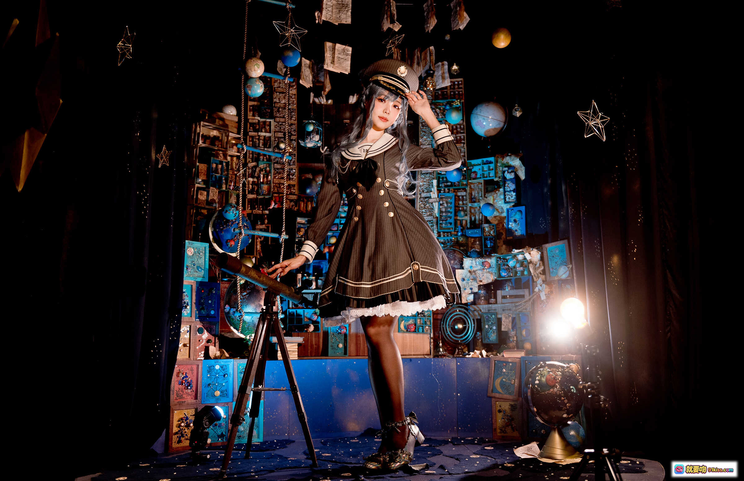 图片[10] - ElyEE子 NO.082 星际船长制服写真 | 蓝发少女奇幻书房场景 | 复古蒸汽朋克风 | 精致海军领裙装 | 暗调光影氛围感大片 - 就要吻