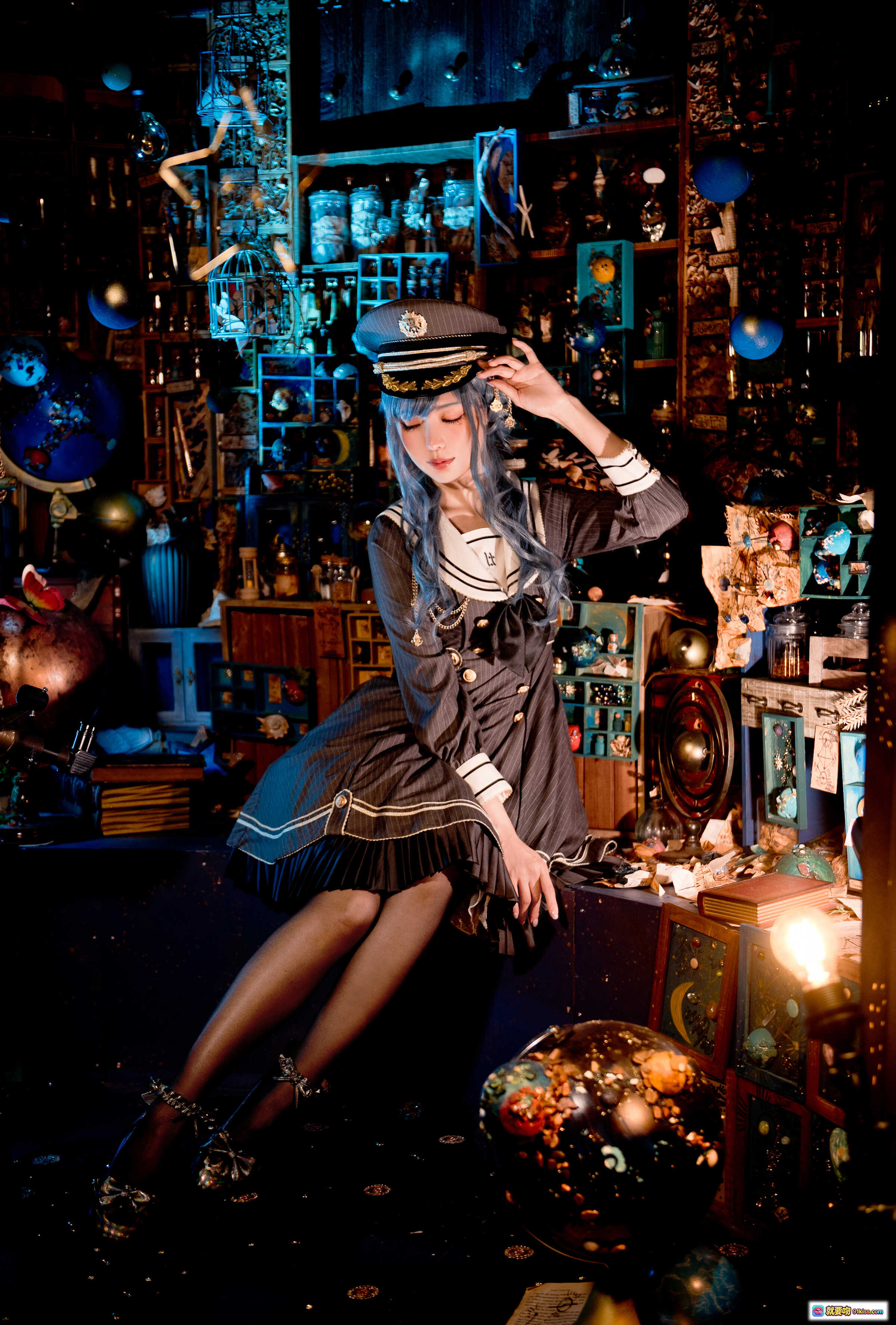 图片[3] - ElyEE子 NO.082 星际船长制服写真 | 蓝发少女奇幻书房场景 | 复古蒸汽朋克风 | 精致海军领裙装 | 暗调光影氛围感大片 - 就要吻