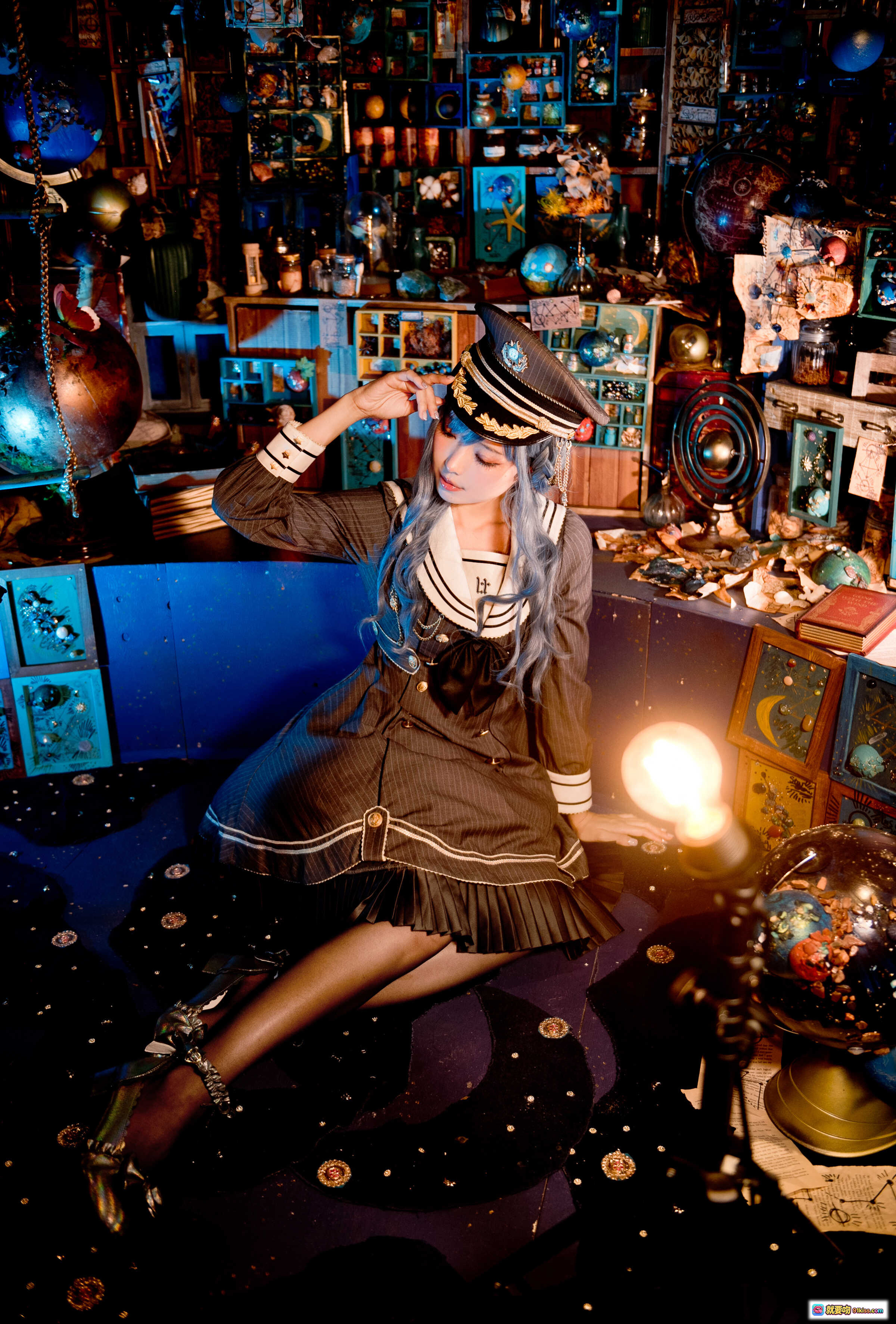 图片[6] - ElyEE子 NO.082 星际船长制服写真 | 蓝发少女奇幻书房场景 | 复古蒸汽朋克风 | 精致海军领裙装 | 暗调光影氛围感大片 - 就要吻