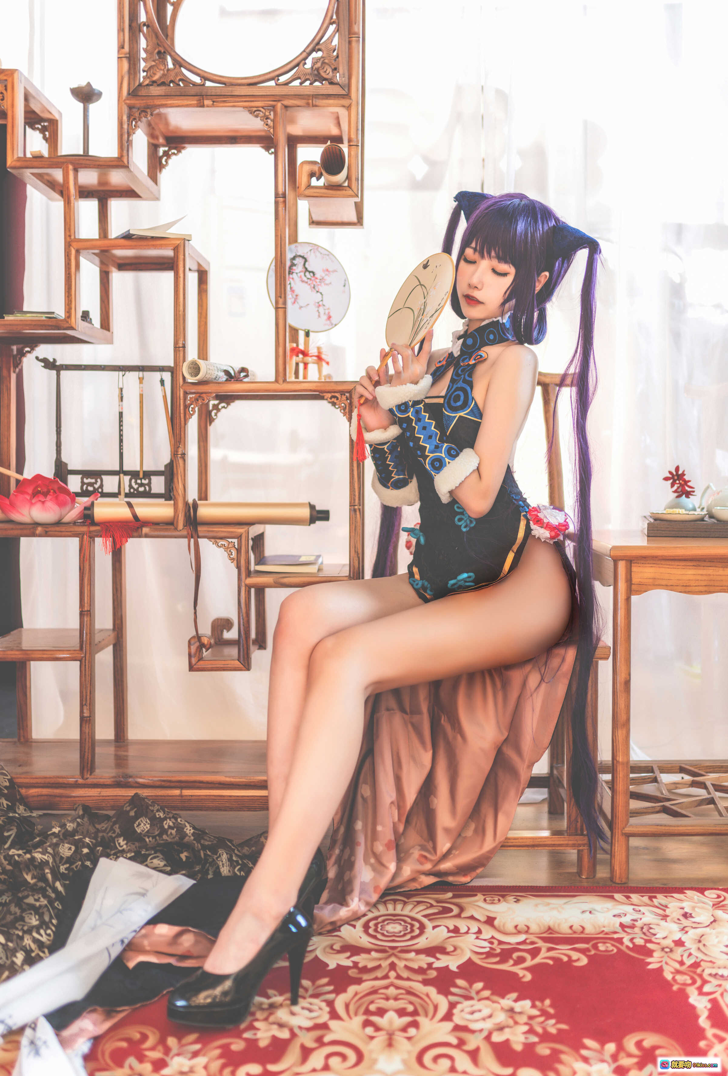 图片[4] - Momoko葵葵NO.009杨贵妃Cosplay写真｜黑蓝古风泳装+双马尾猫耳+毛绒袖套+精致刺绣+12P高清图集 - 就要吻