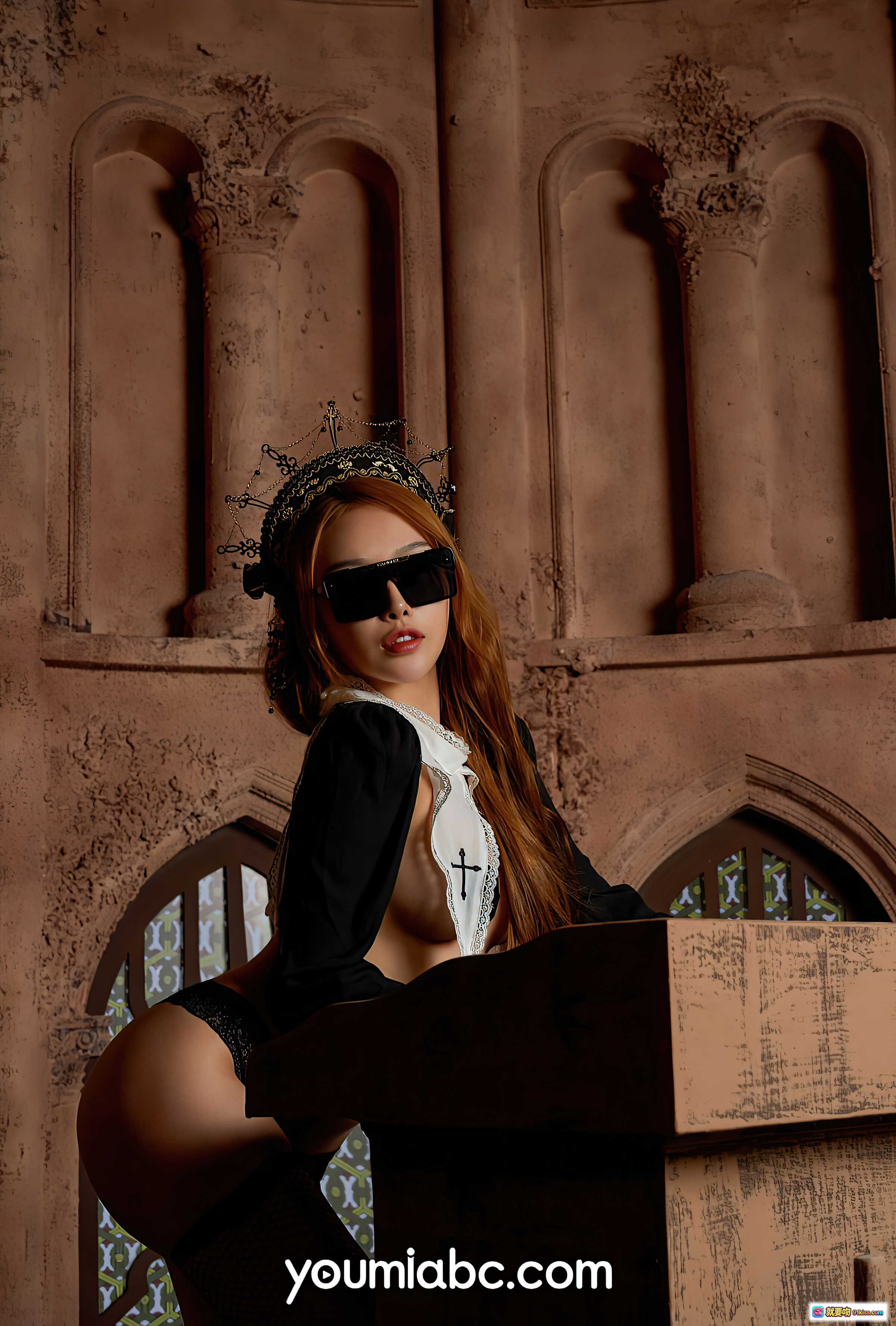 图片[1] - 黑桃玛丽李承美复古教堂写真｜性感修女风造型｜墨镜皇冠搭配｜YouMi尤蜜2021.07.24独家图集 - 就要吻