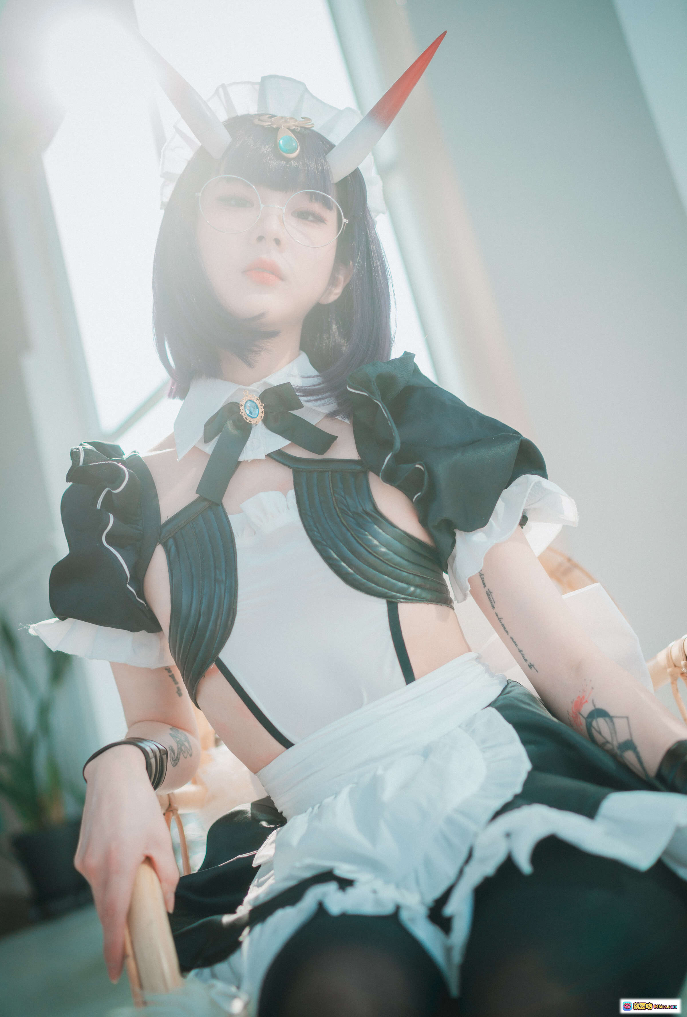 图片[6] - Shuten Douji Maid Cosplay | Isabella NO.001 DJAWA | 黑白女仆装 | 紫发角饰 | 丝袜美腿 | 70P高清写真 - 就要吻